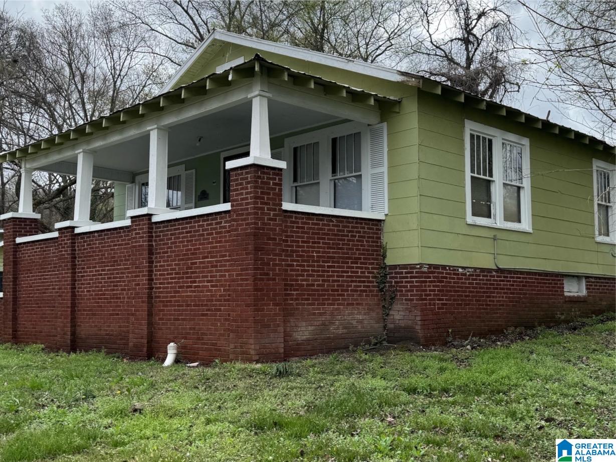Photo 2 of Single family home for sale at 3515 Carver Ave Sw, Birmingham, AL 35221 | MLS# 21441240 | Listing updated on 2026-04-25