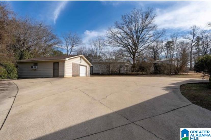 Photo 3 of Single family home for sale at 105 Ladywood Ln, Bessemer, AL 35022 | MLS# 21441311 | Listing updated on 2026-02-13