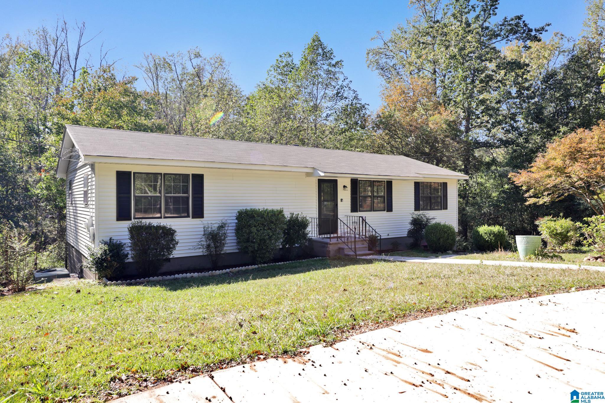 Homes for sale in Hueytown, AL | 912 Clark Mountain Road, Hueytown, AL 35023 | MLS# 21441365