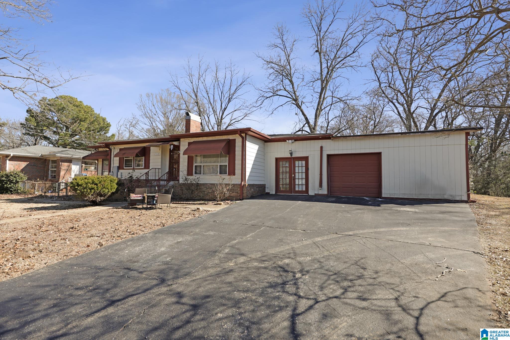 Homes for sale in Hueytown, AL | 327 Carver Avenue, Hueytown, AL 35023 | MLS# 21441515