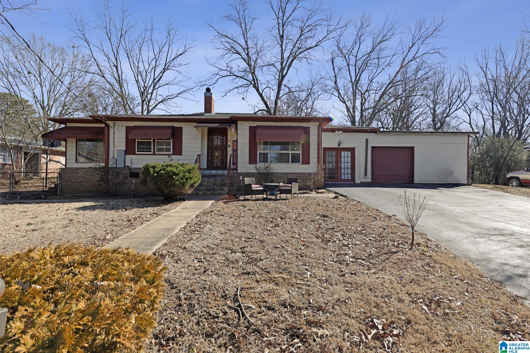 Homes for sale in Hueytown, AL | 327 Carver Avenue, Hueytown, AL 35023 | MLS# 21441515