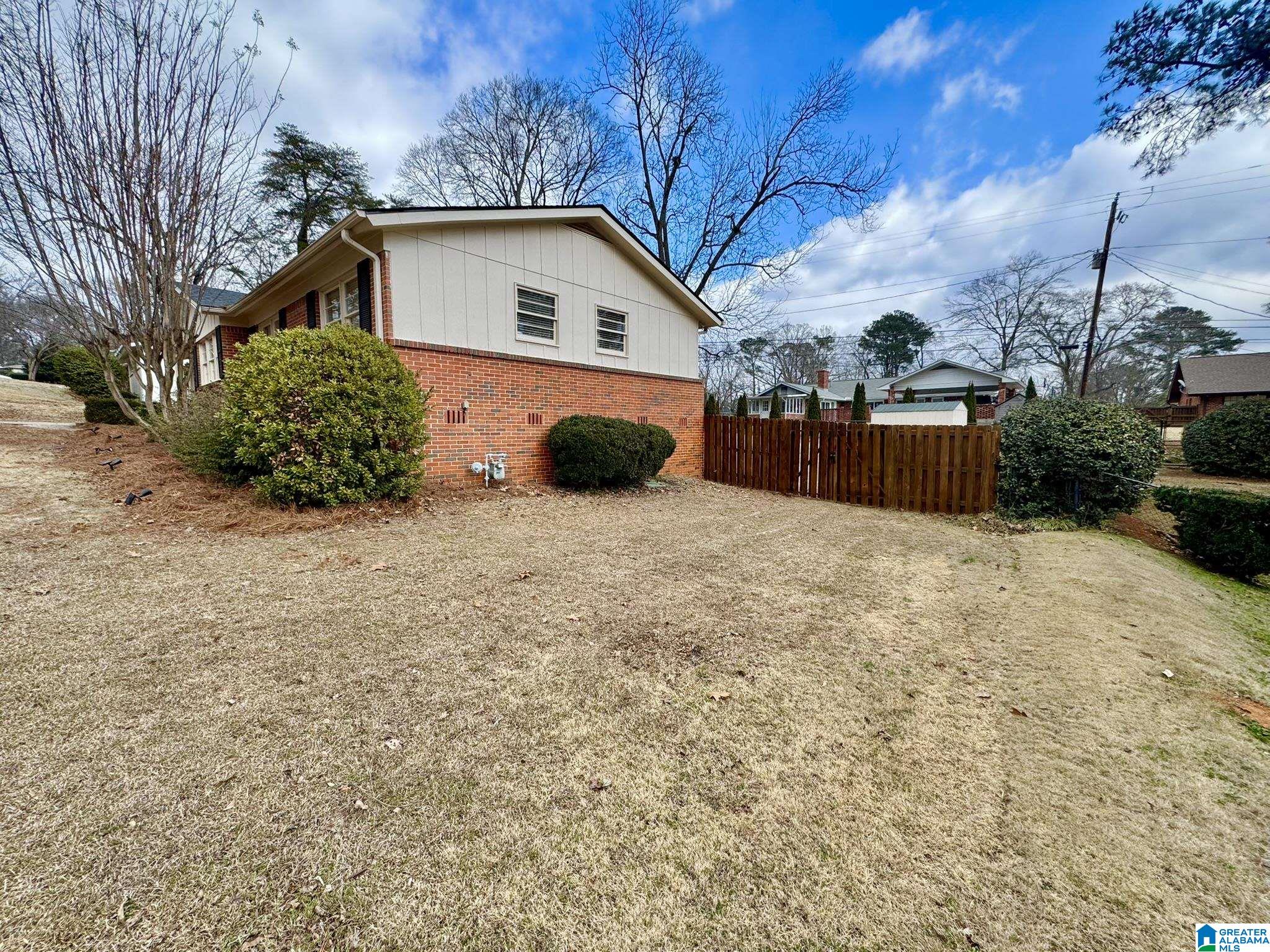 Homes for sale in Vestavia Hills, AL | 2529 Yorkmont Dr, Vestavia Hills, AL 35226 | MLS# 21441527