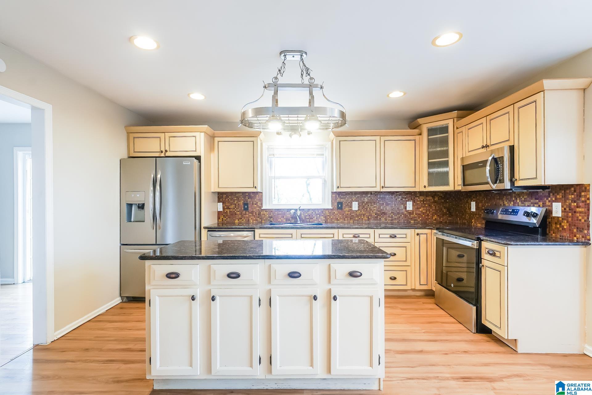 Homes for sale in Alabaster, AL | 1125 Independence Dr, Alabaster, AL 35007 | MLS# 21441554