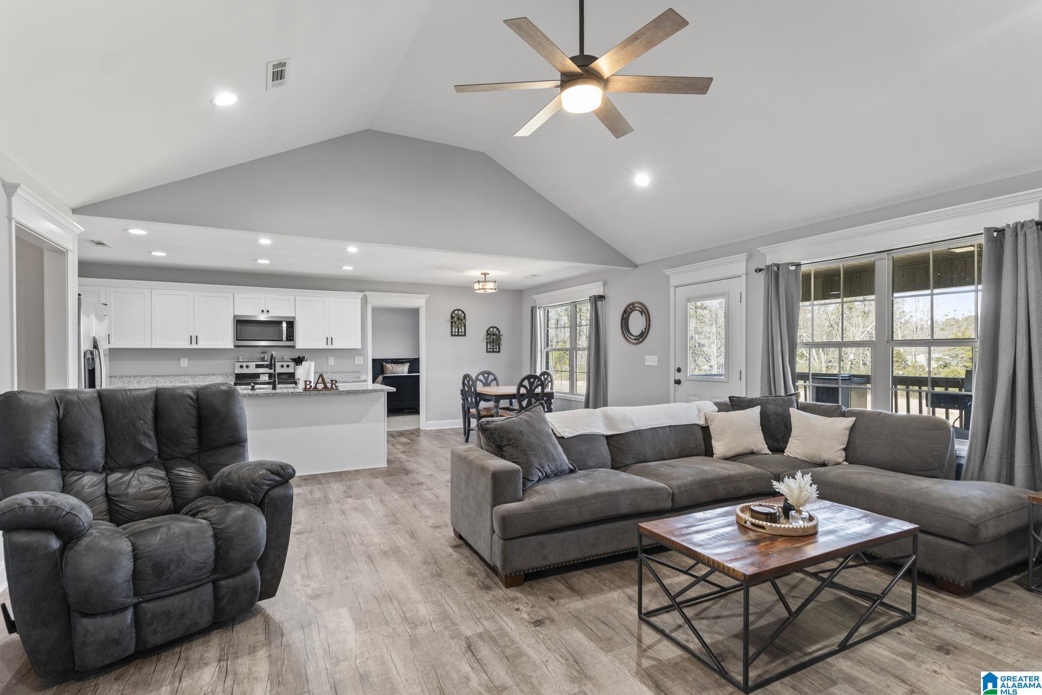 Homes for sale in Jemison, AL | 1653 County Road 44, Jemison, AL 35085 | MLS# 21441584