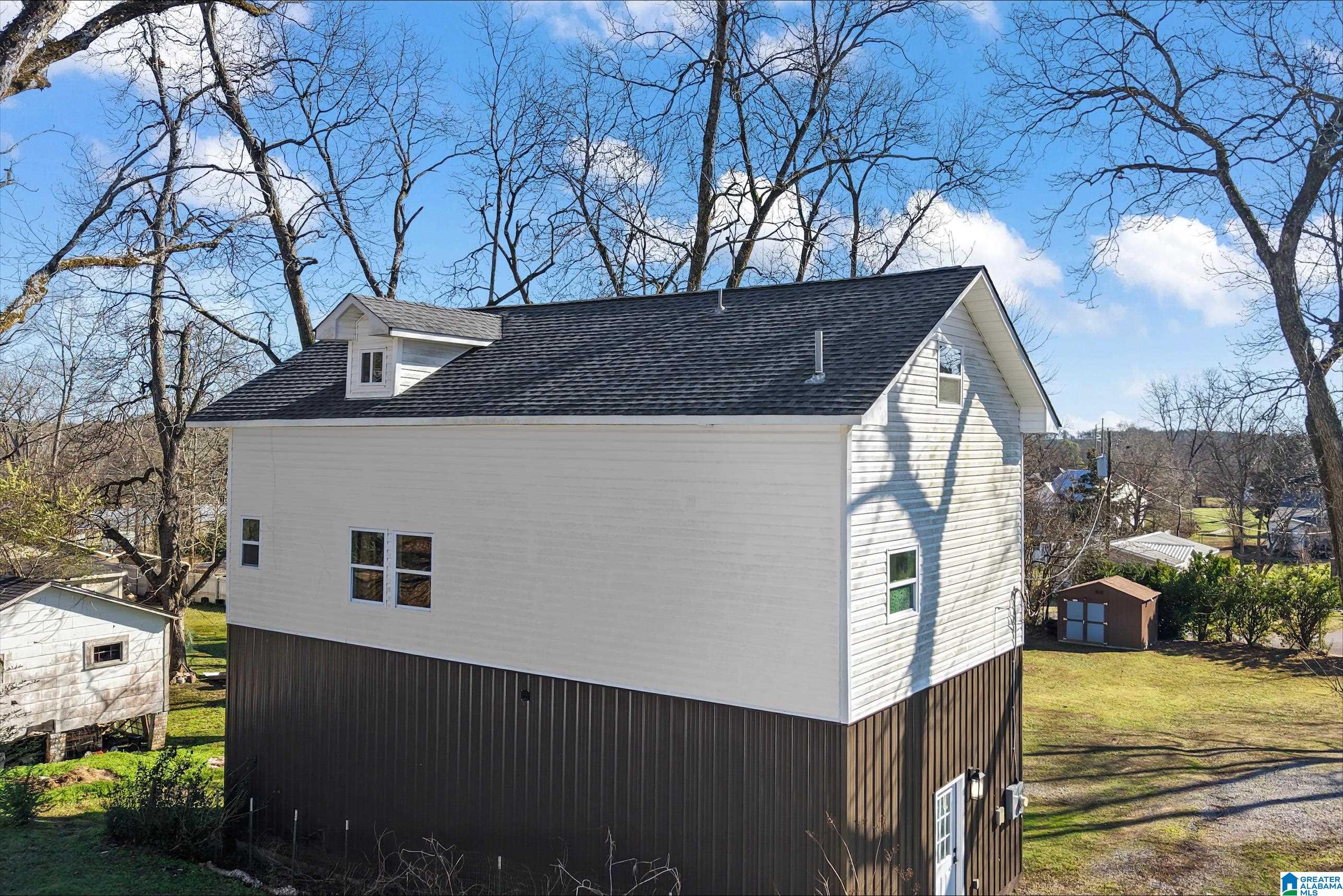 Homes for sale in West Blocton, AL | 301 Wisteria Lane, West Blocton, AL 35184 | MLS# 21441642