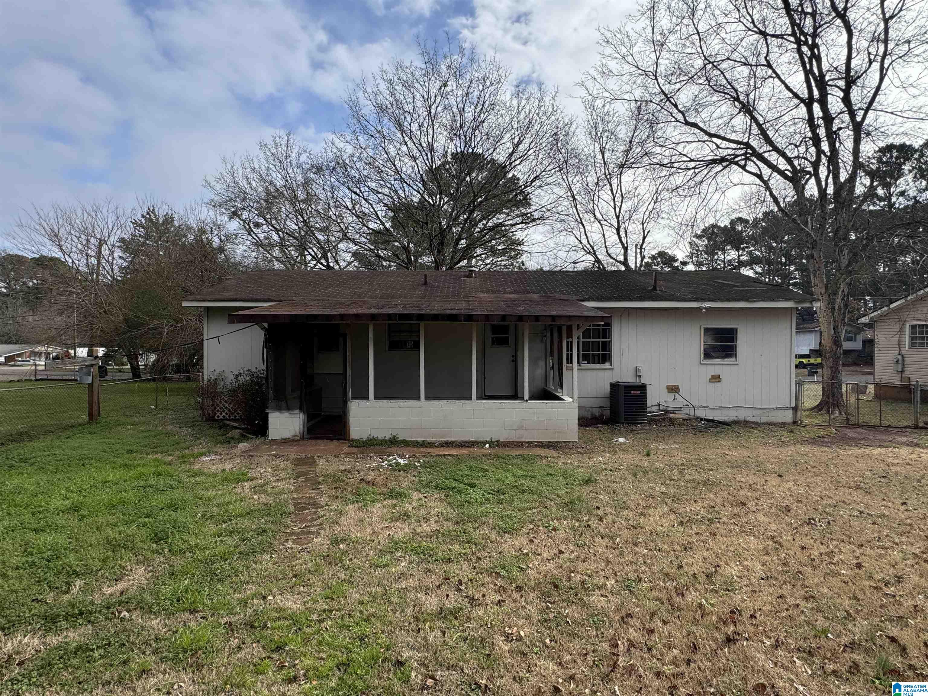 Homes for sale in Hueytown, AL | 104 Greenridge Road, Hueytown, AL 35023 | MLS# 21441722