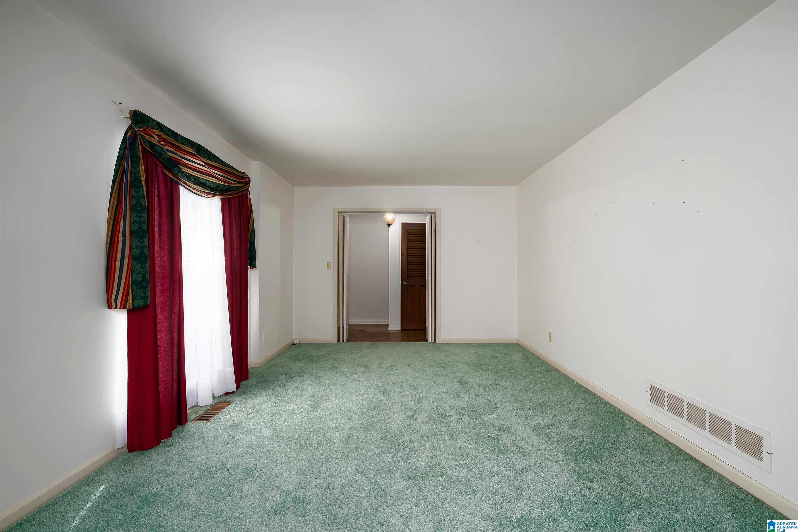 Photo 4 of Single family home for sale at 714 Cecil Ct, Hoover, AL 35226 | MLS# 21441755 | Listing updated on 2026-02-25
