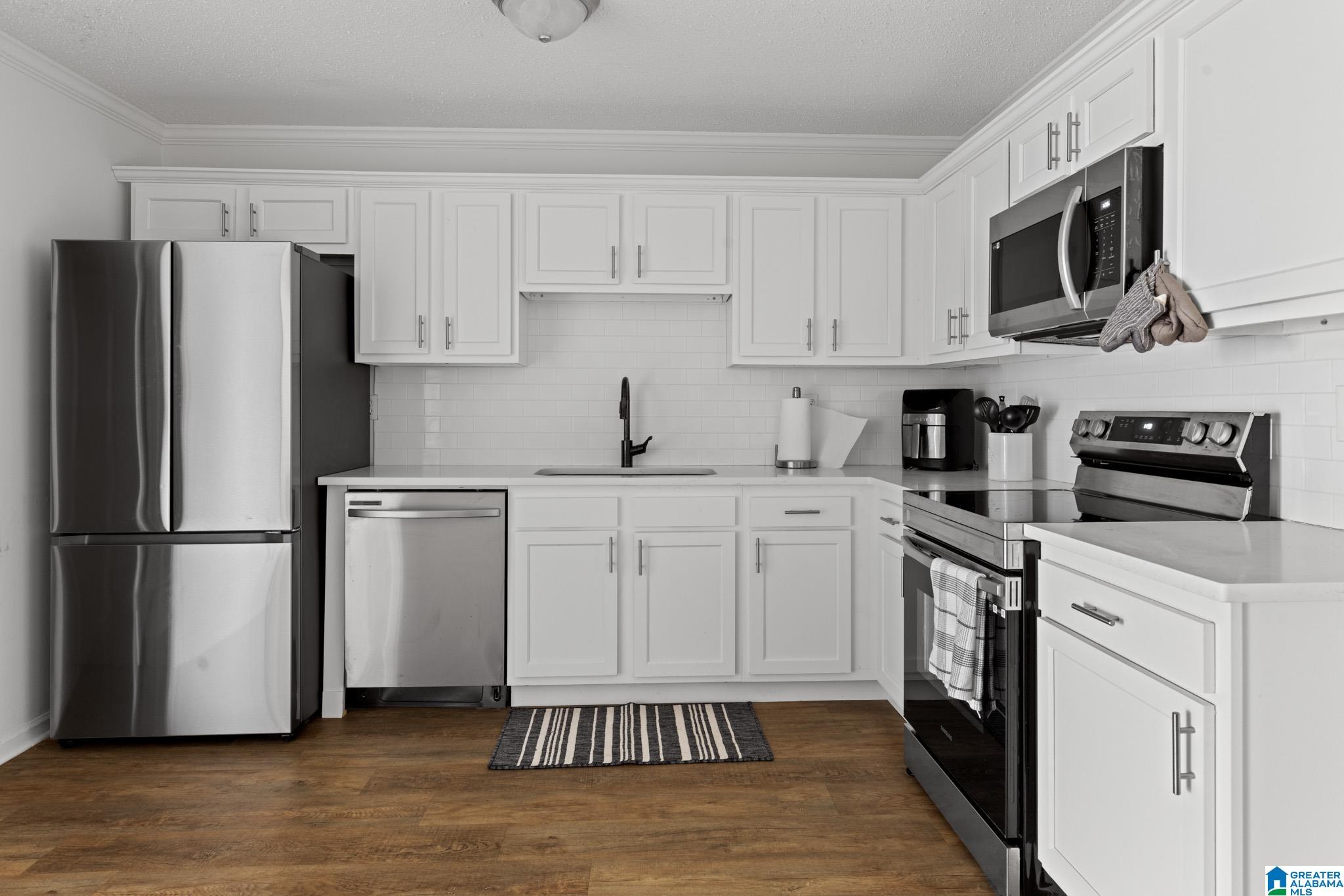 Homes for sale in Pelham, AL | 729 Cahaba Manor Court, Pelham, AL 35124 | MLS# 21441931