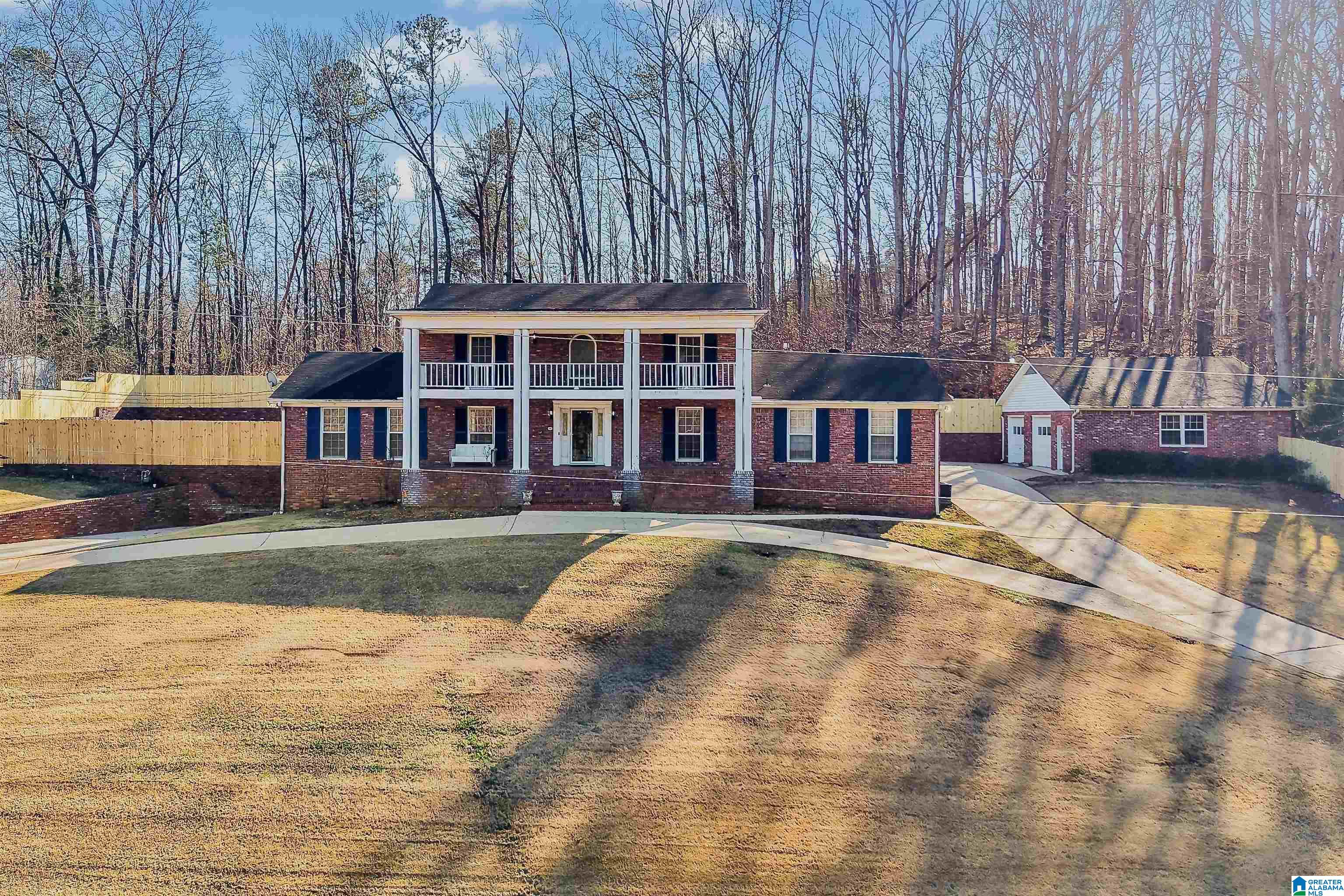 5559 ROBERTS DRIVE
