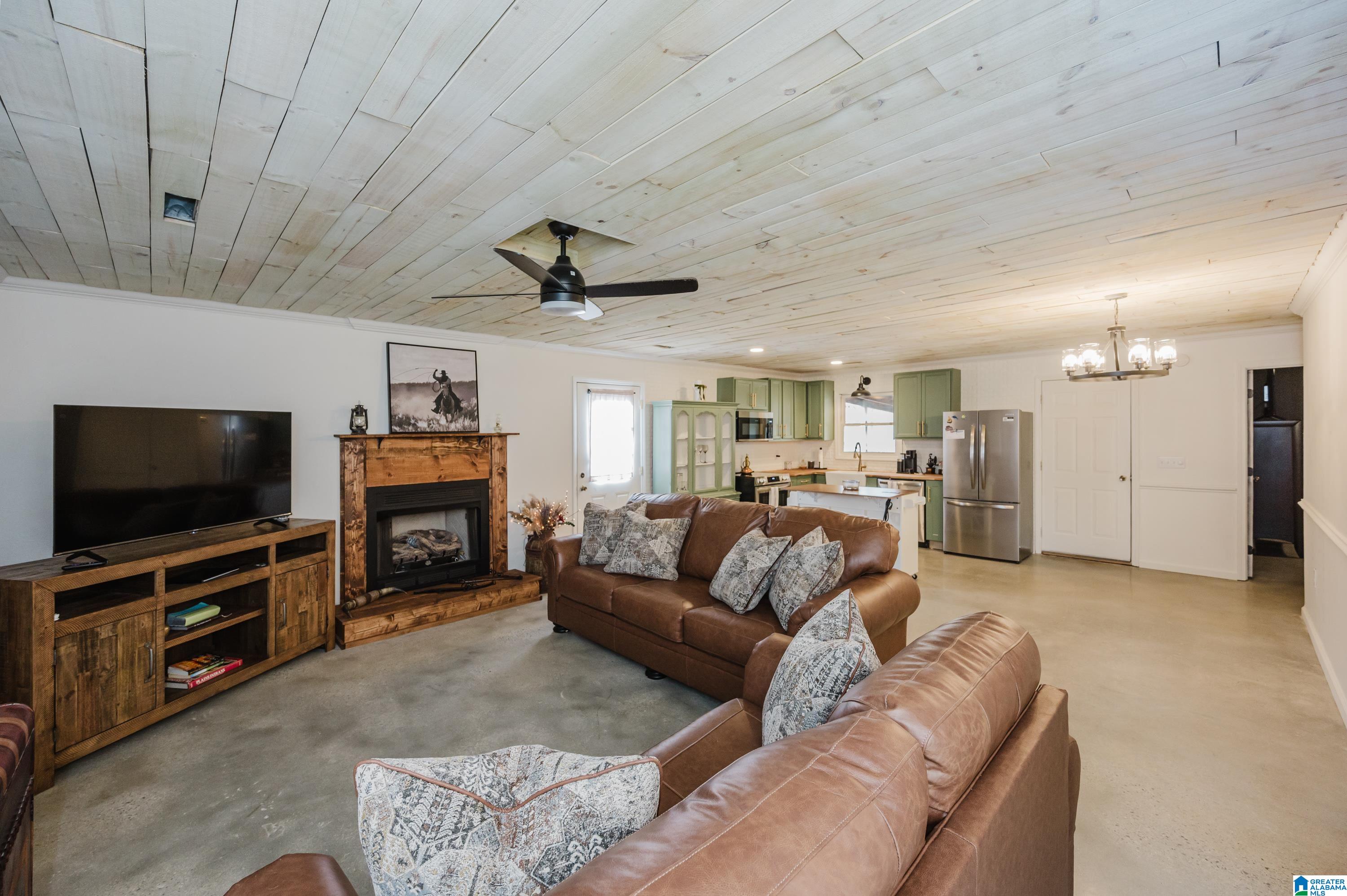 Homes for sale in Jemison, AL | 15440 County Road 51, Jemison, AL 35085 | MLS# 21442030