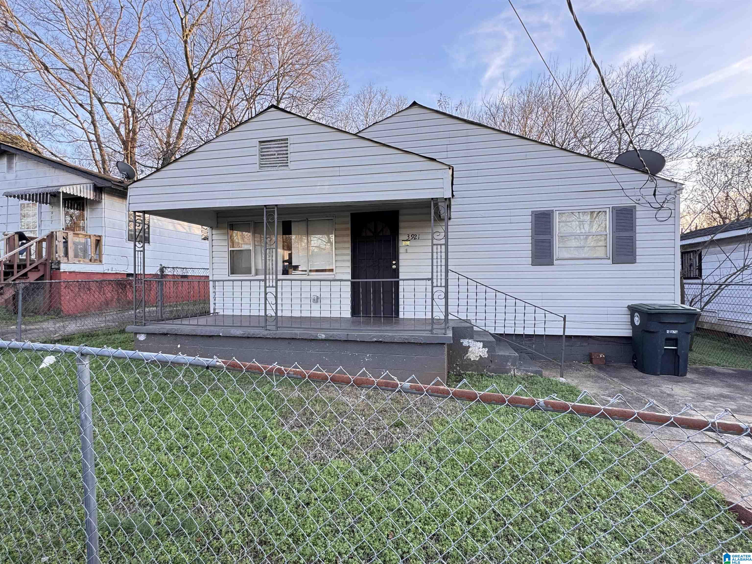 Homes for sale in Birmingham, AL | 3921 Viola Avenue Sw, Birmingham, AL 35221 | MLS# 21442214