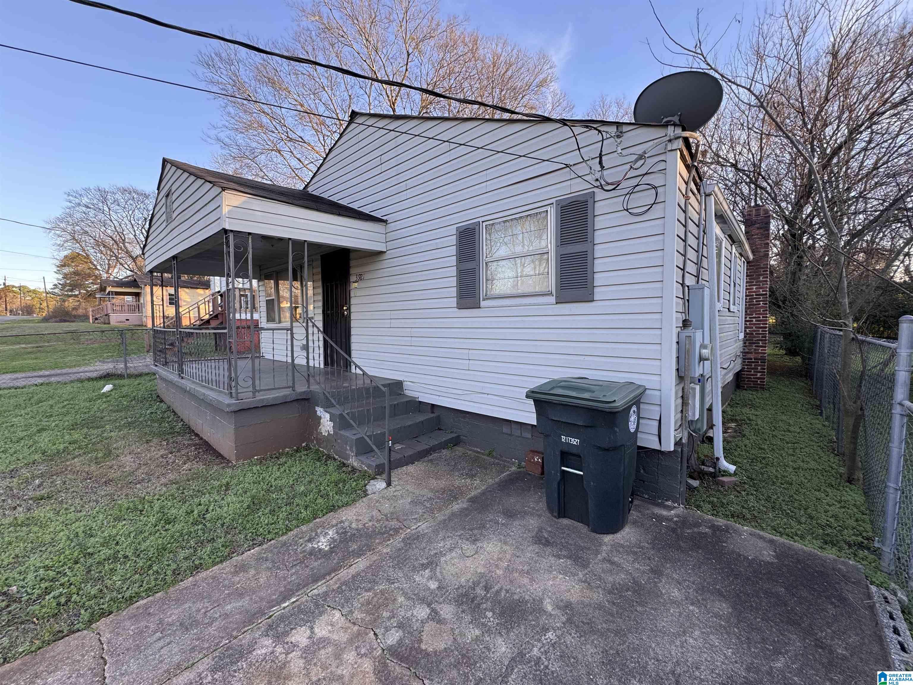 Homes for sale in Birmingham, AL | 3921 Viola Avenue Sw, Birmingham, AL 35221 | MLS# 21442214