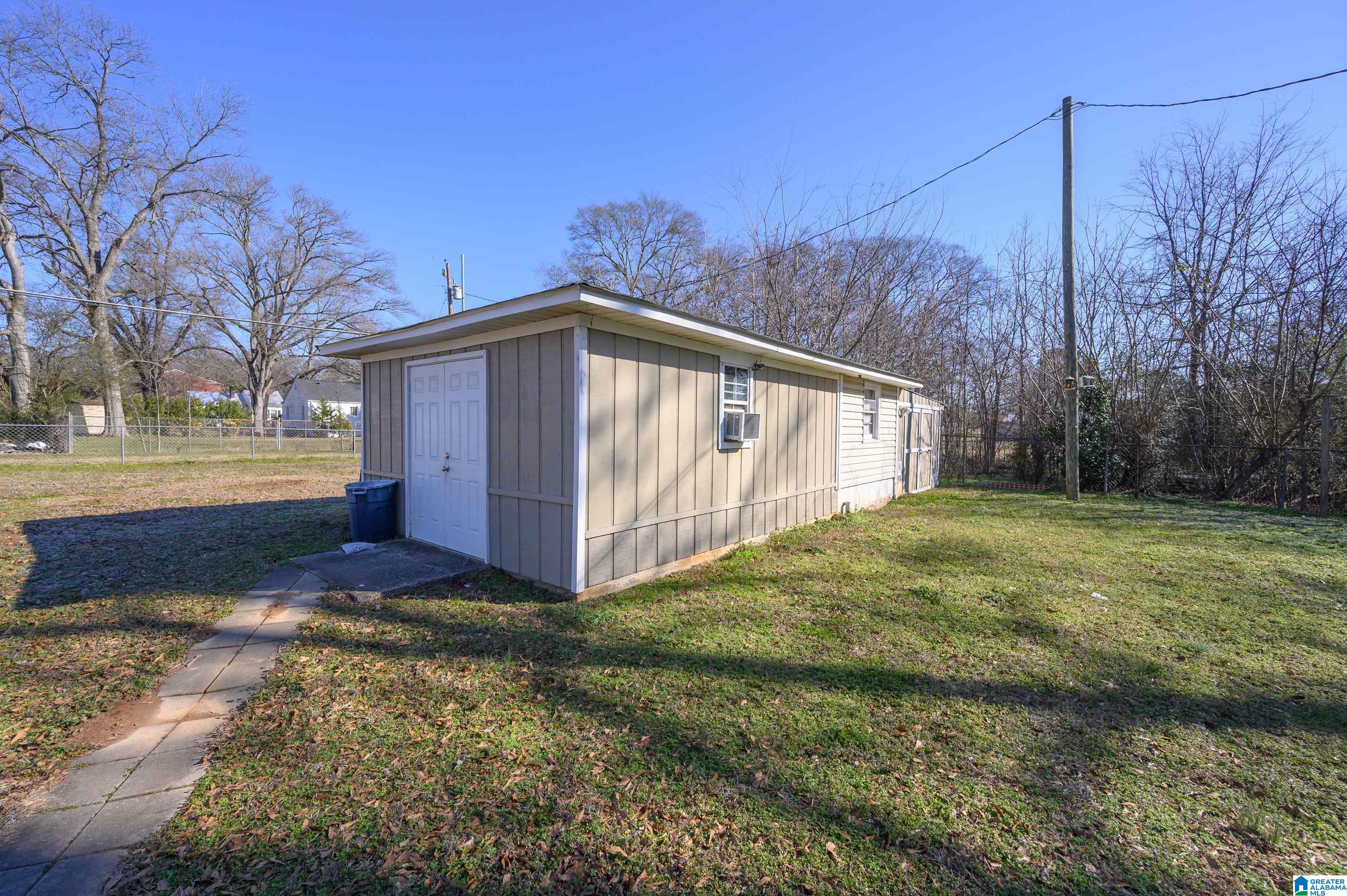 Homes for sale in Hueytown, AL | 130 Kent Avenue, Hueytown, AL 35023 | MLS# 21442310