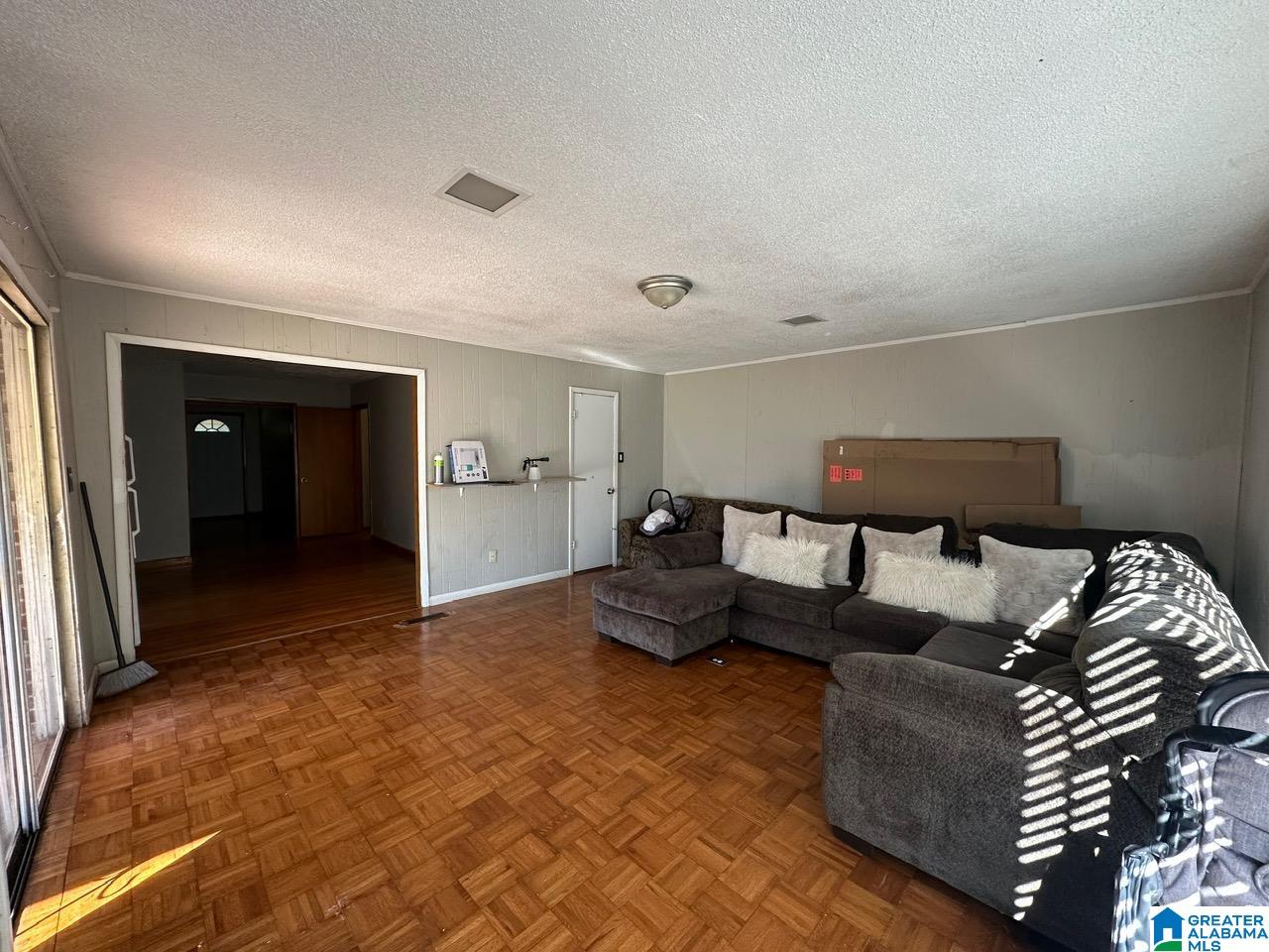 3rd image of 3037 Sw Wenonah Road, Birmingham, AL 35211 | MLS# 21442356