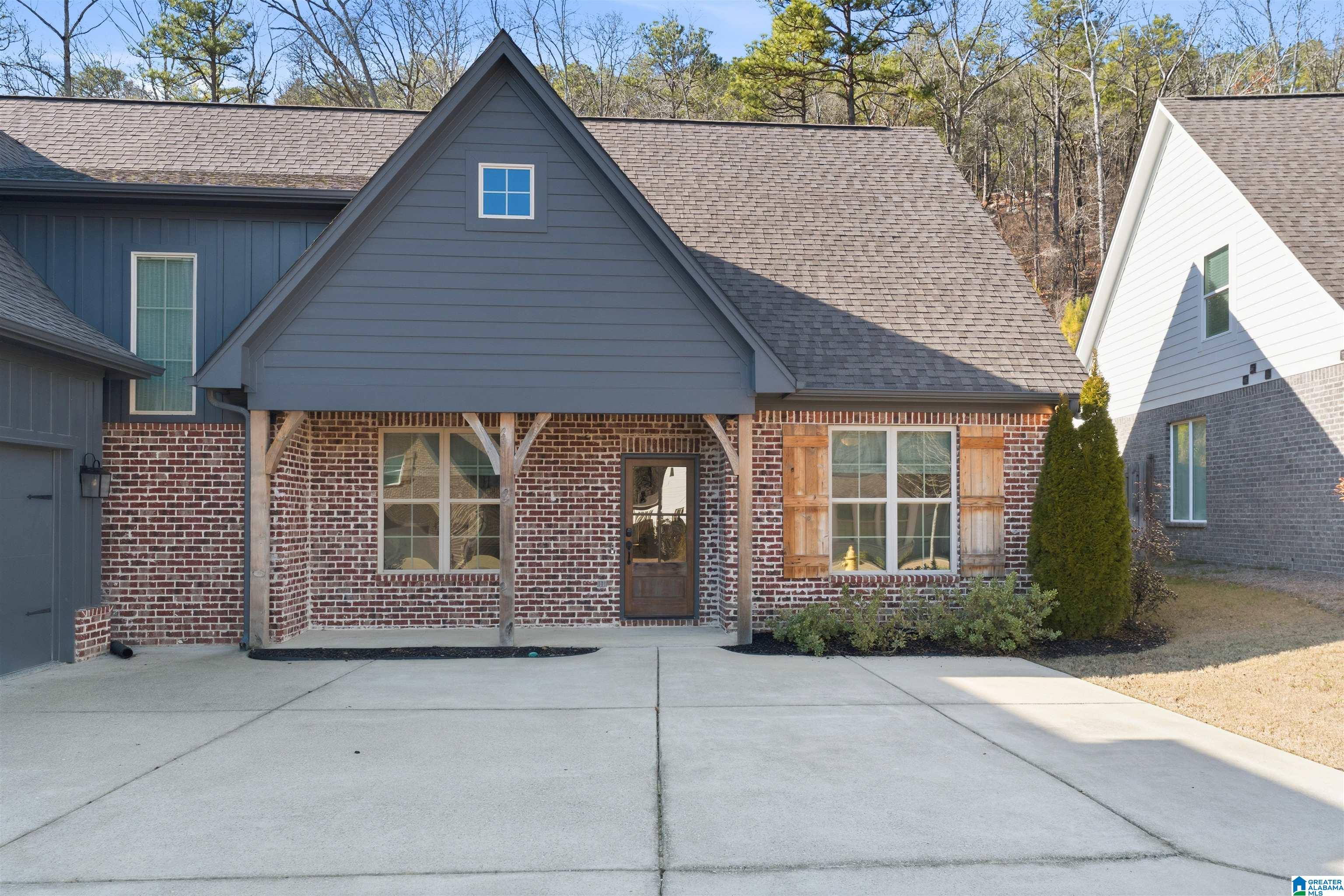 Homes for sale in Pelham, AL | 213 Kinross Circle, Pelham, AL 35124 | MLS# 21442419