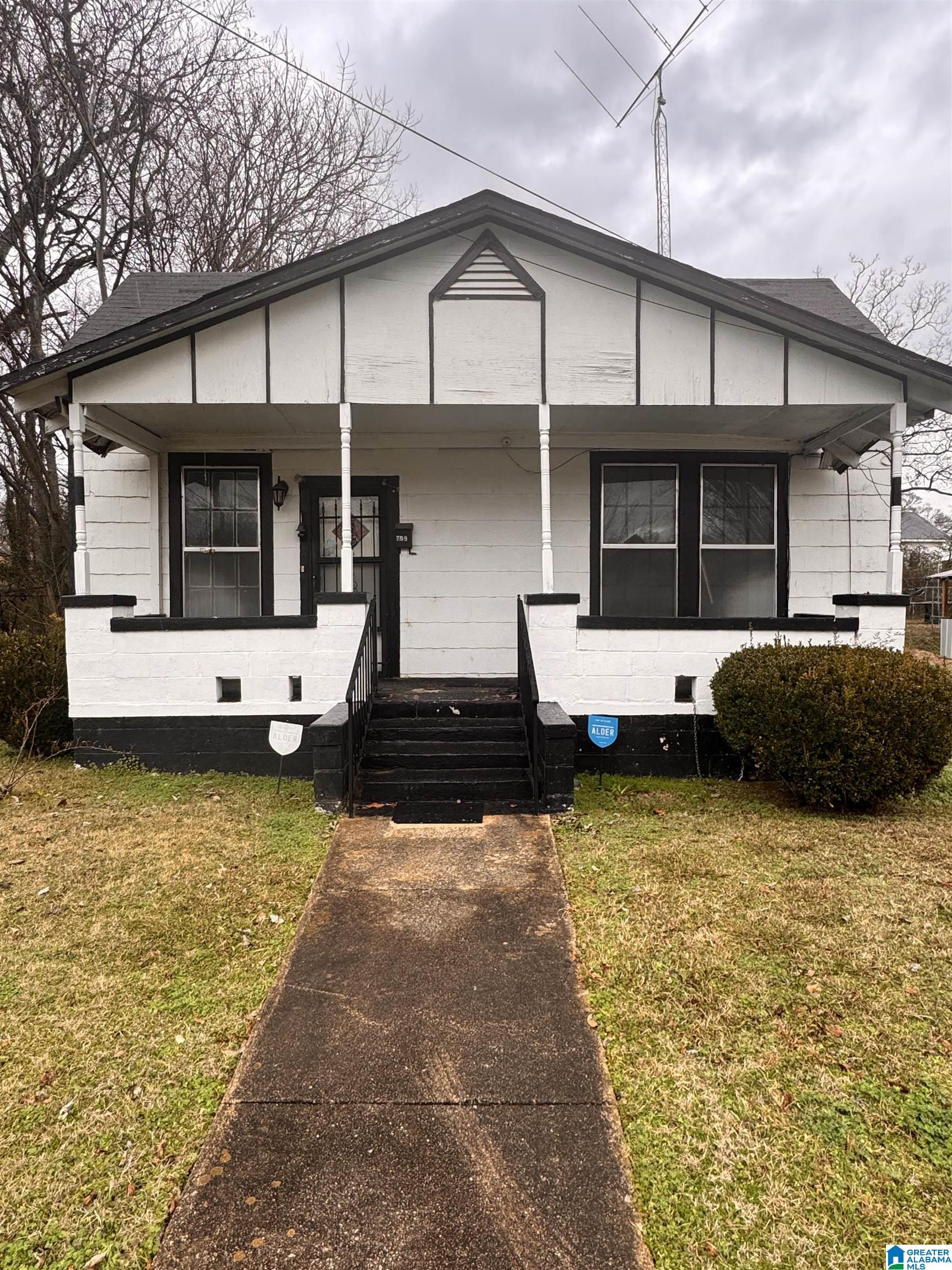 Homes for sale in Anniston, AL | 709 W 17th Street, Anniston, AL 36201 | MLS# 21442660