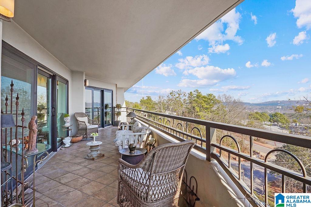 Homes for sale in Birmingham, AL | 1120 Beacon Parkway E #606, Birmingham, AL 35209 | MLS# 21442989