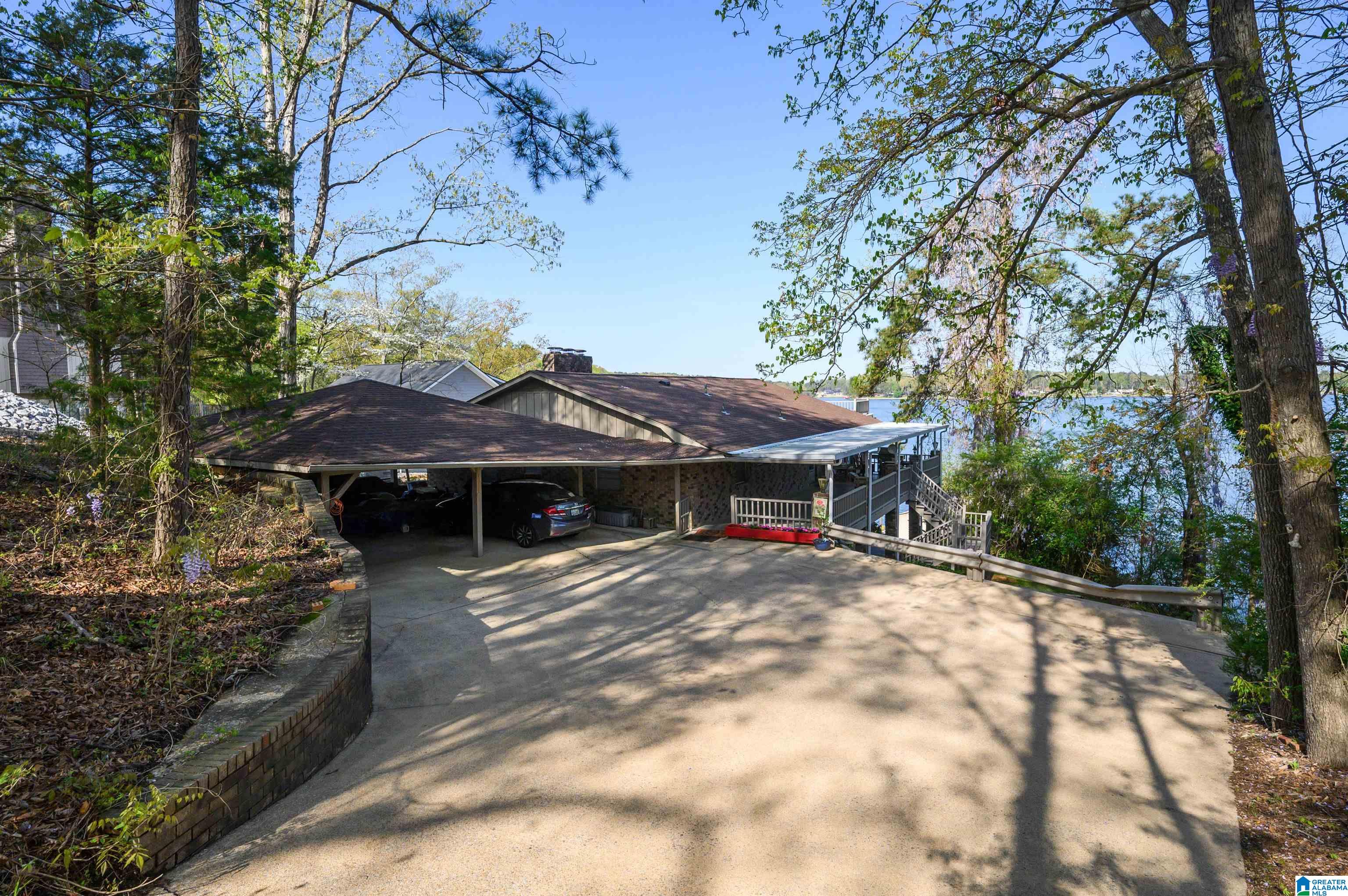 Photo 3 of Sale Pending at 881 Ridgeway Cir, Talladega, AL 35160 | MLS# 21443107 | Listing updated on 2026-09-25