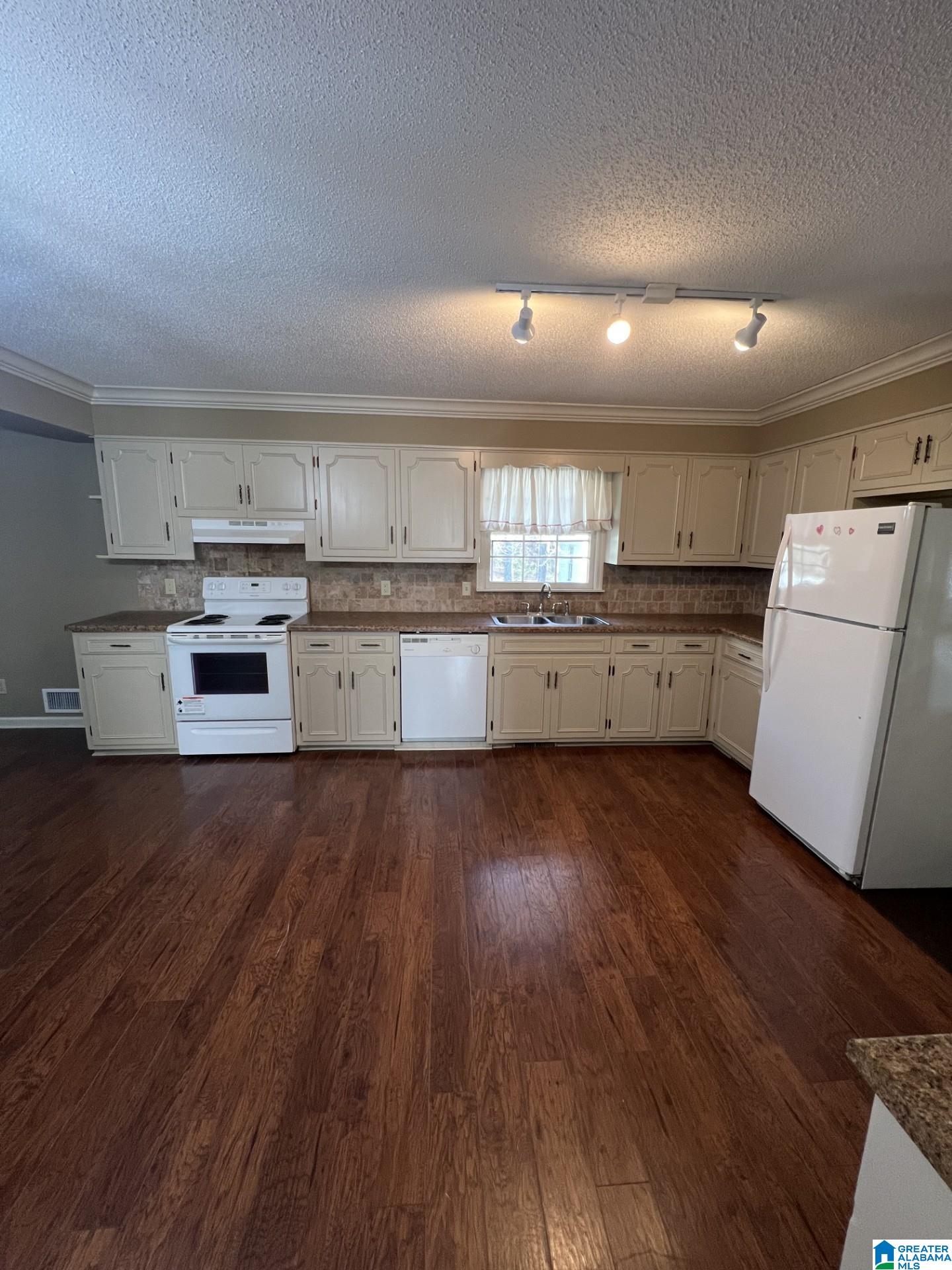 Homes for sale in Clanton, AL | 1302 Lay Dam Road, Clanton, AL 35045 | MLS# 21443157