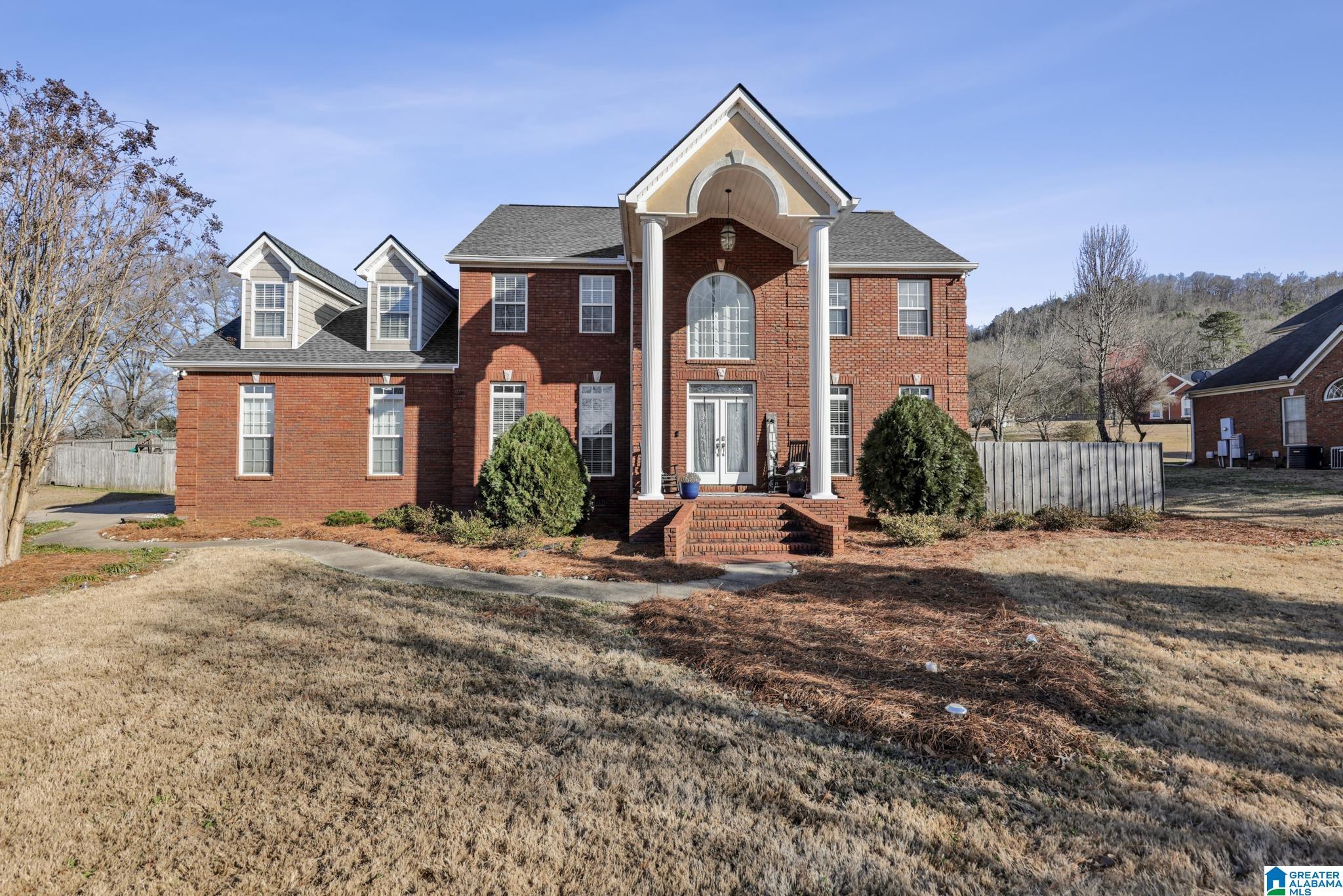 8 HERITAGE WAY