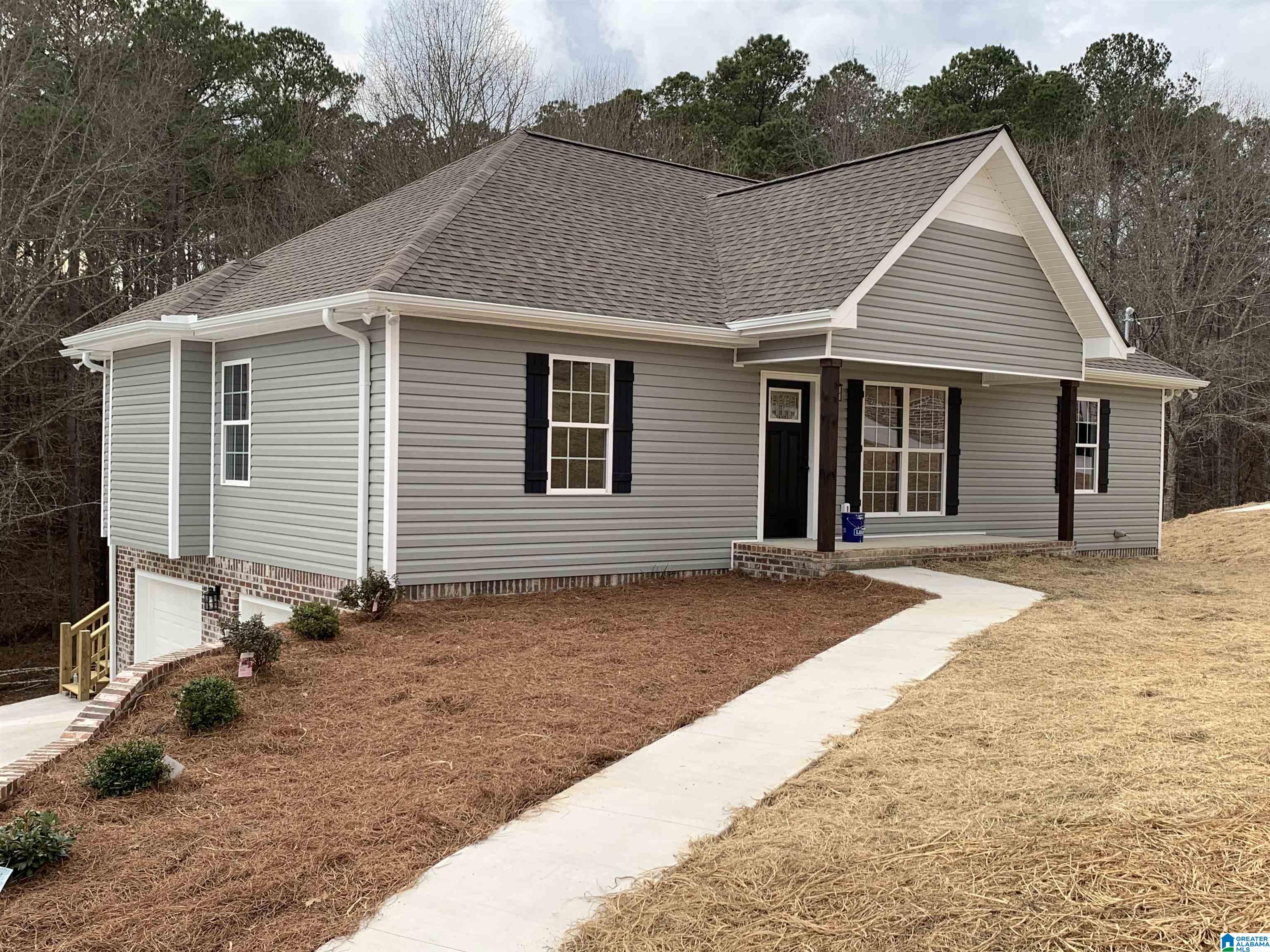 Homes for sale in Warrior, AL | 821 Lakeshore Circle, Warrior, AL 35180 | MLS# 21443161