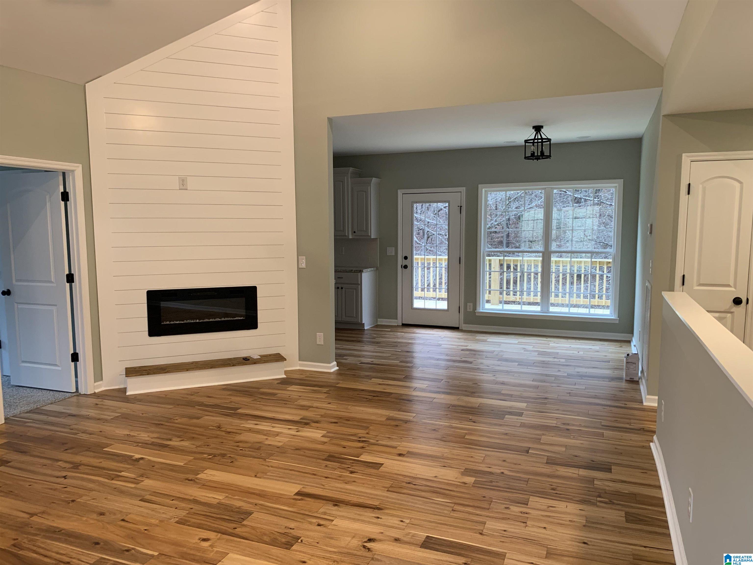 Homes for sale in Warrior, AL | 821 Lakeshore Circle, Warrior, AL 35180 | MLS# 21443161