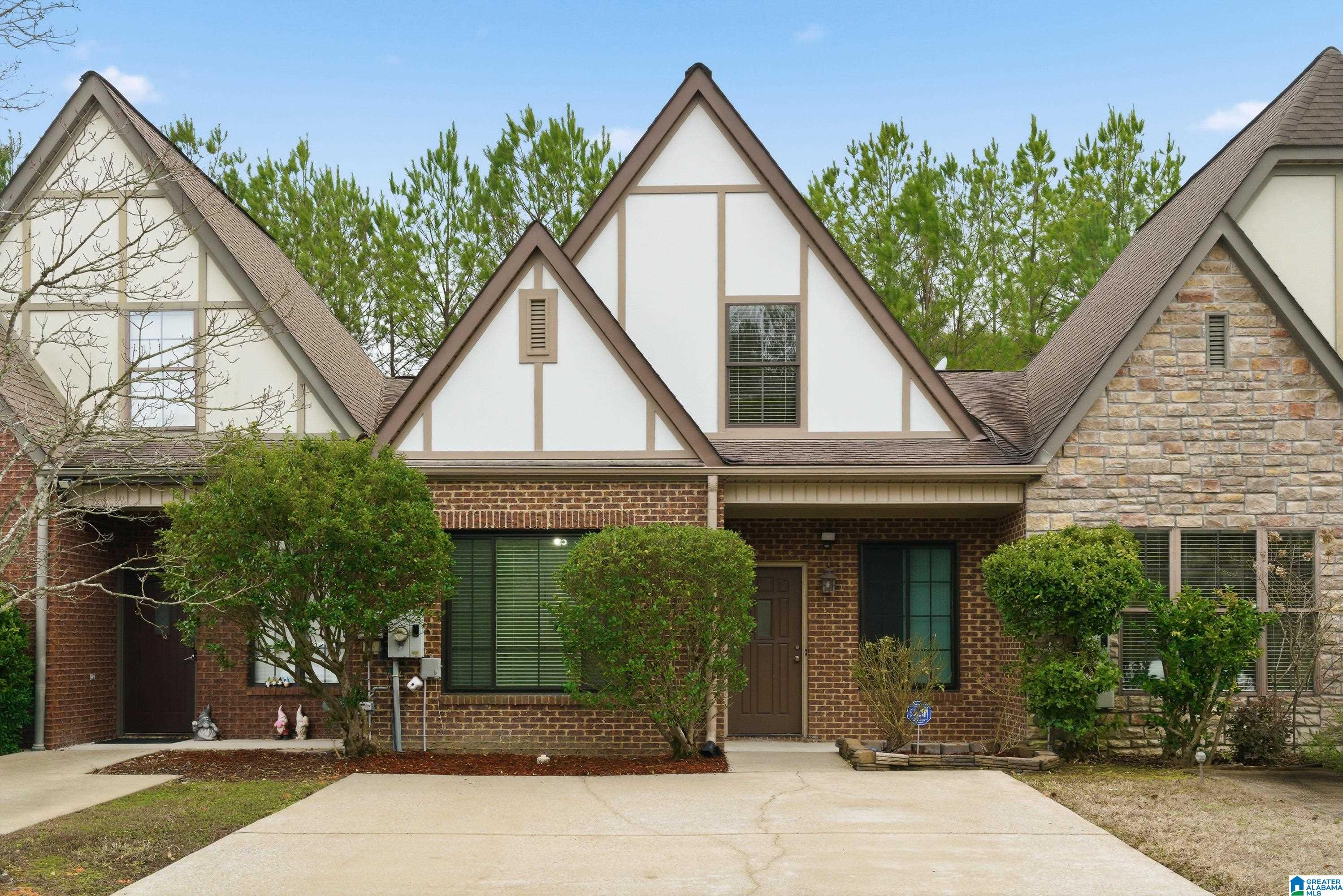 1013 ASHWOOD DRIVE