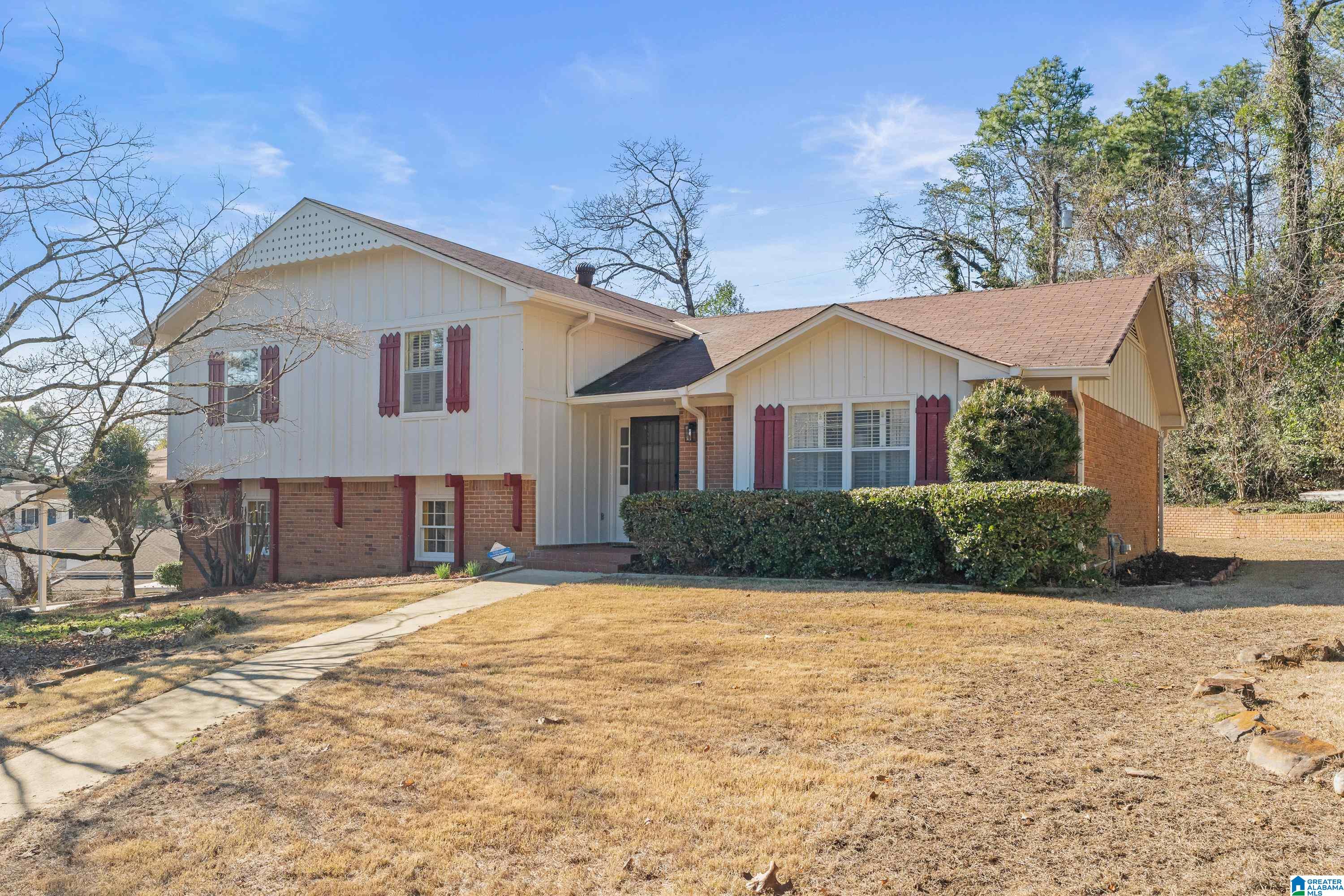 Homes for sale in Vestavia Hills, AL | 1908 Balfour Dr, Vestavia Hills, AL 35216 | MLS# 21443204