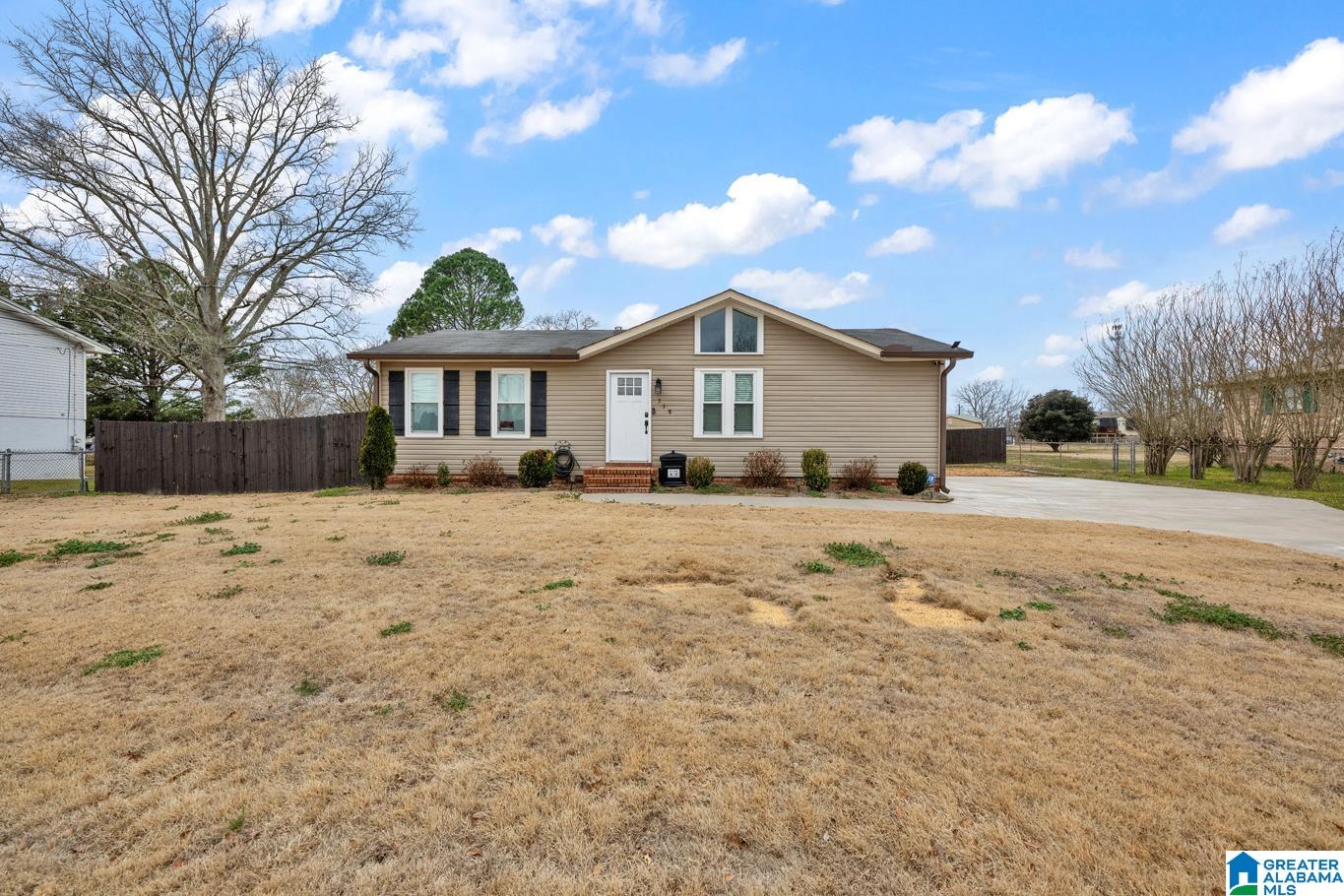 Homes for sale in Warrior, AL | 715 Cherokee Trail, Warrior, AL 35180 | MLS# 21443295