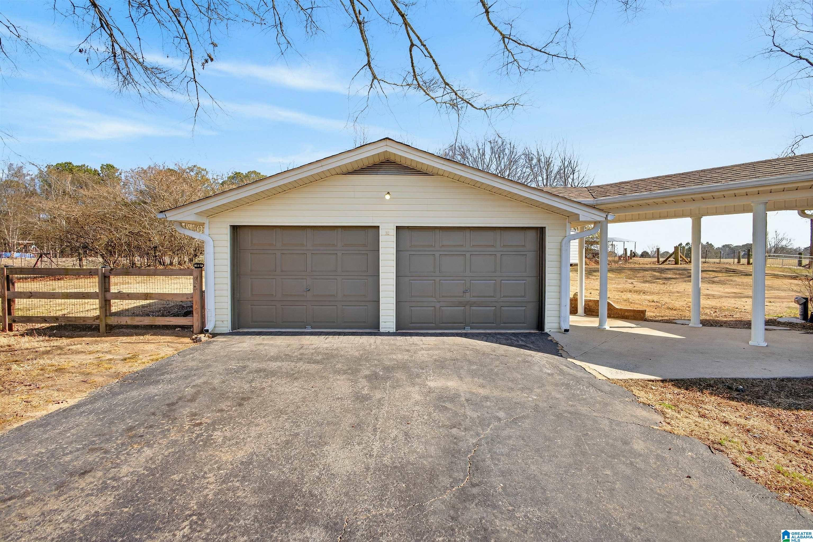 Homes for sale in Jemison, AL | 795 County Road 606, Jemison, AL 35085 | MLS# 21443394