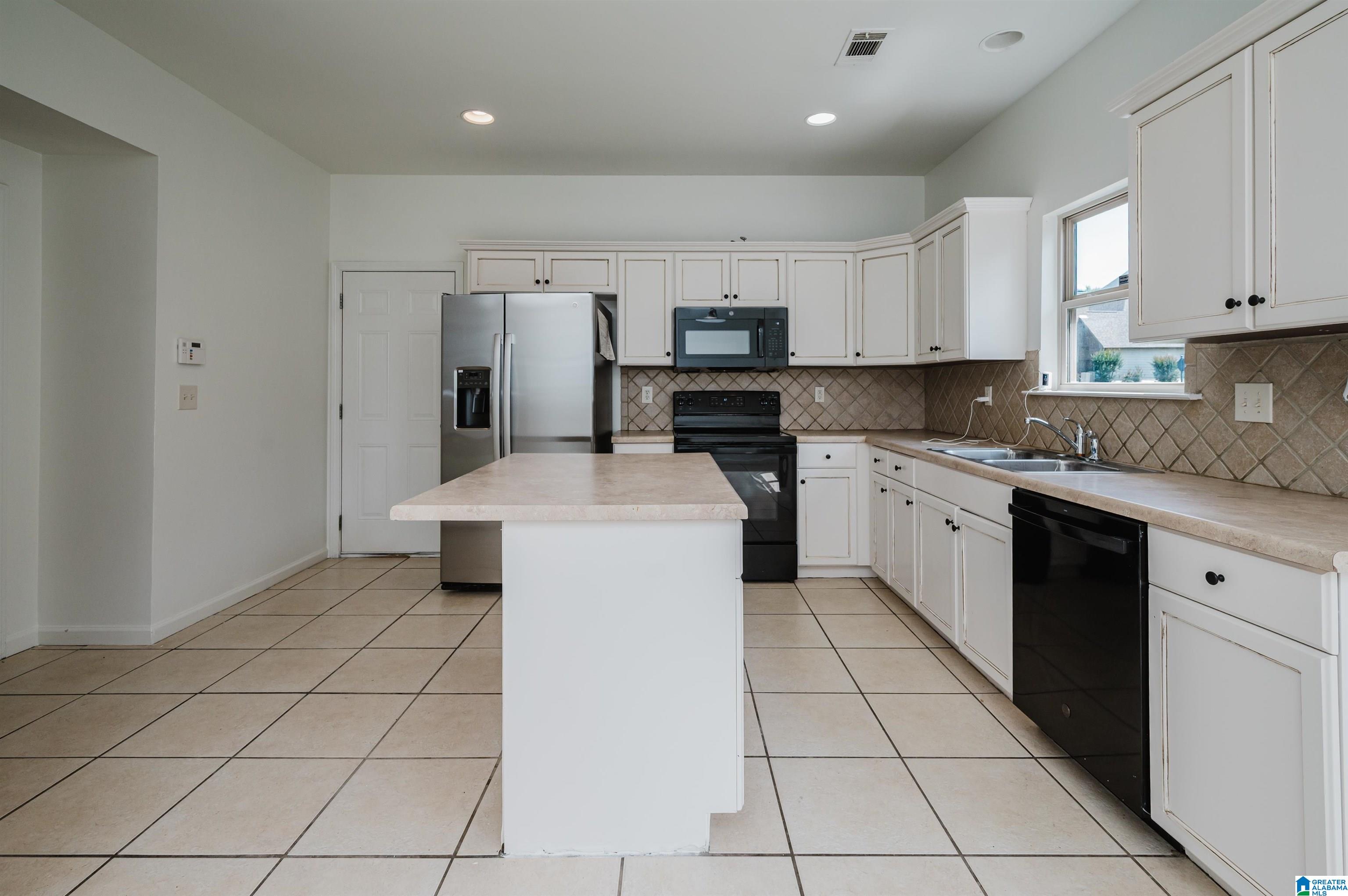 Homes for sale in Calera, AL | 2070 Timberline Dr, Calera, AL 35040 | MLS# 21443550