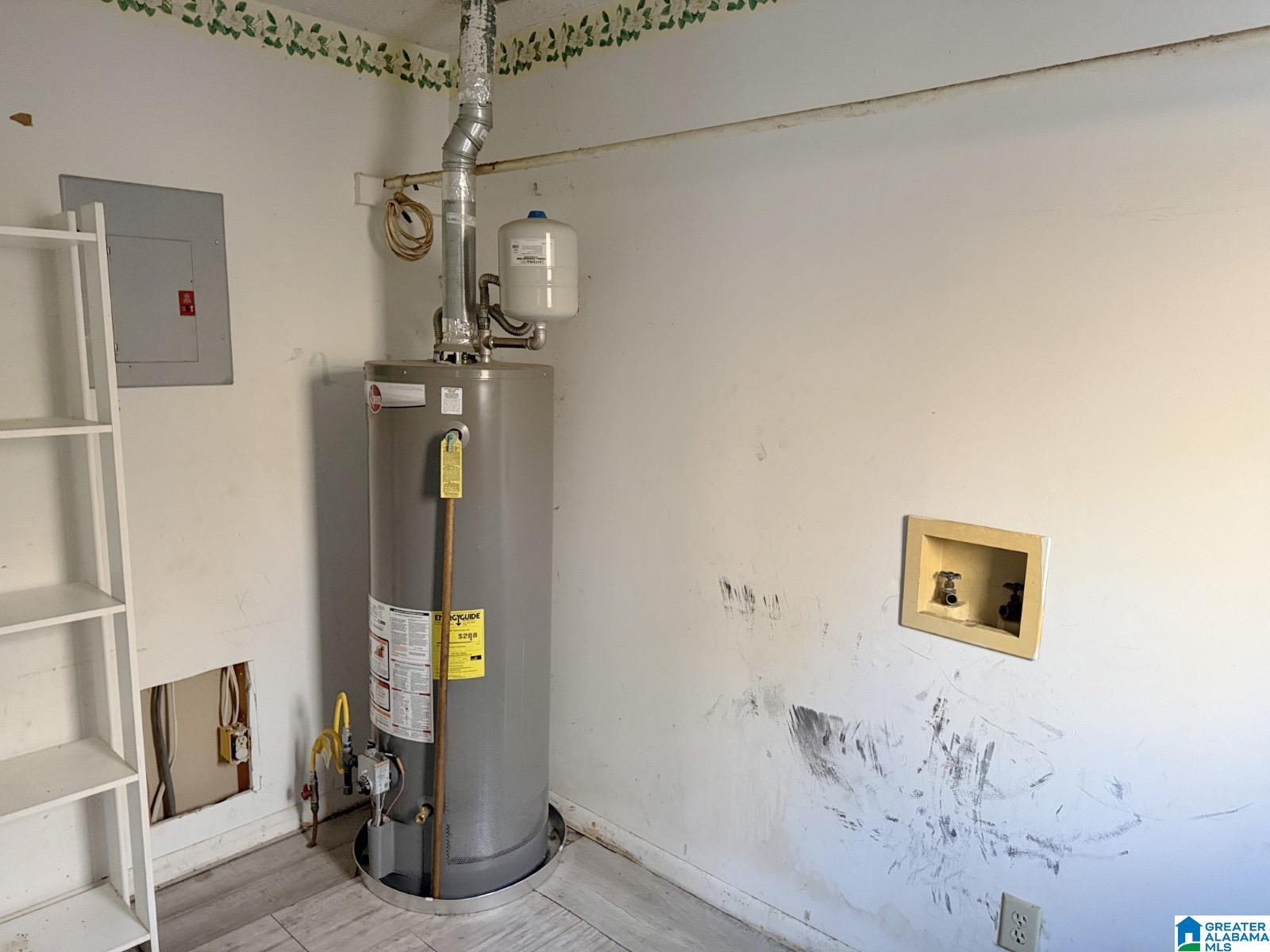 Homes for sale in Anniston, AL | 439 W 64th Street, Anniston, AL 36206 | MLS# 21443639