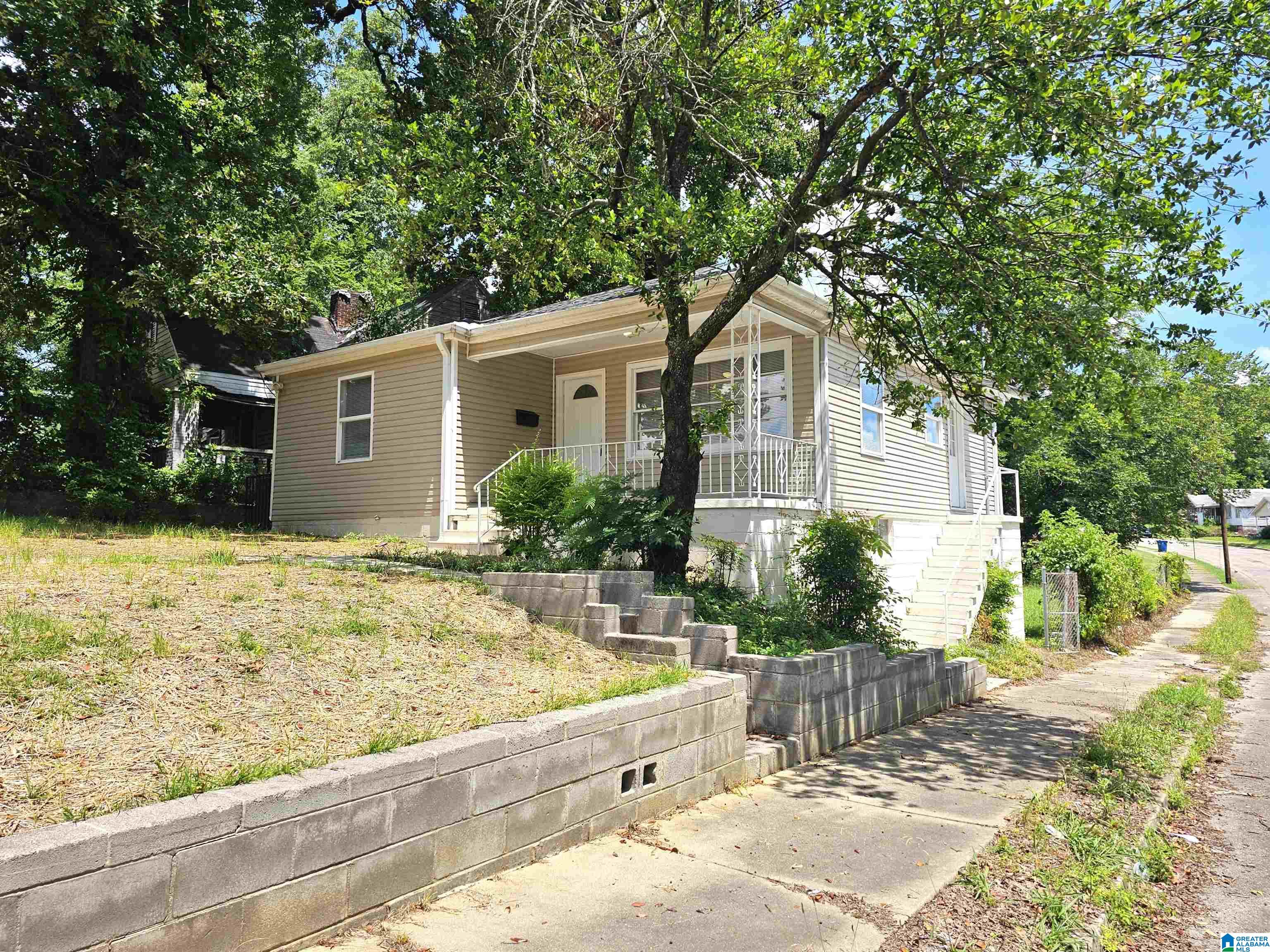 Homes for sale in Tarrant, AL | 1556 Mountain Dr, Tarrant, AL 35217 | MLS# 21443720