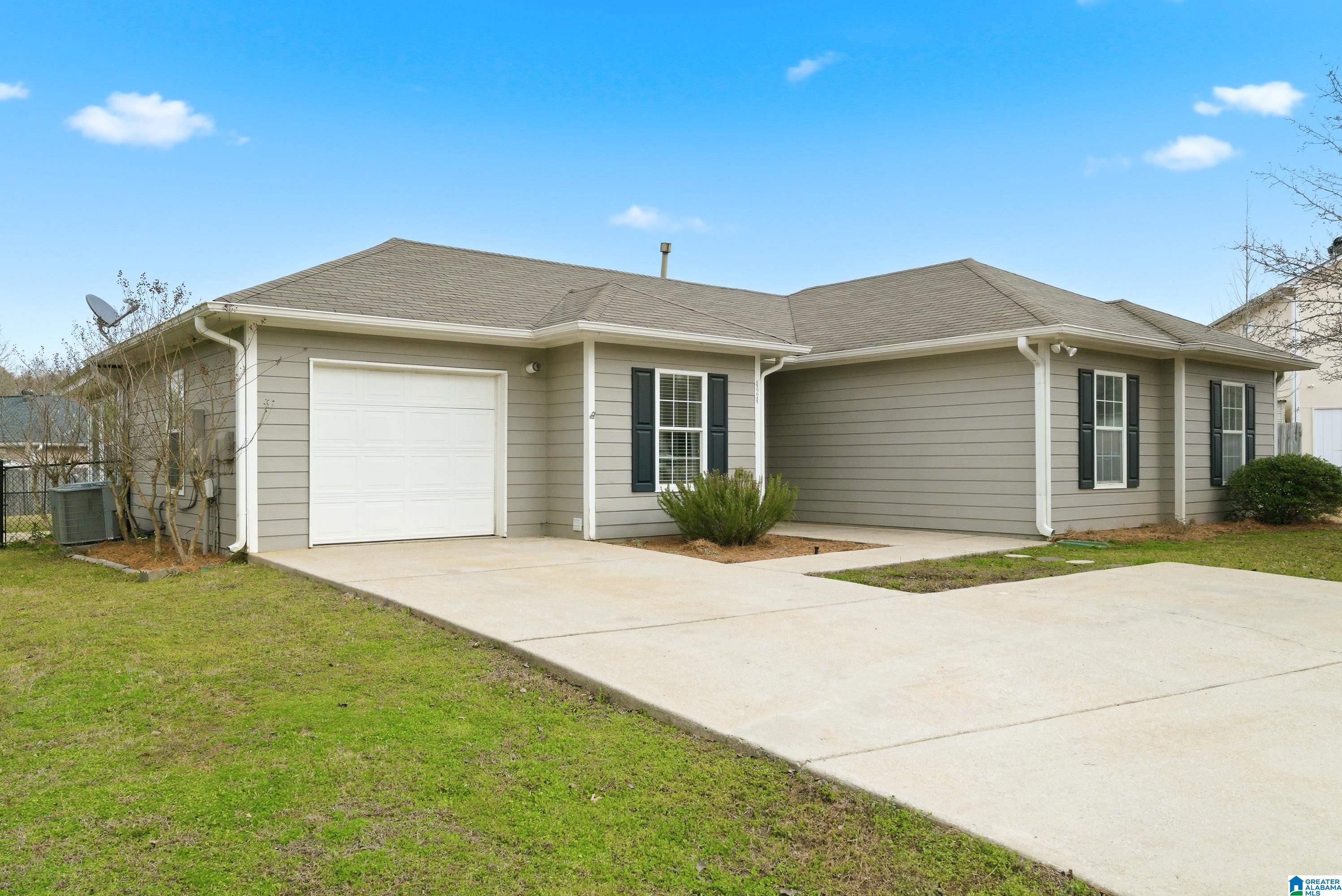 Homes for sale in Calera, AL | 424 Meriweather Lane, Calera, AL 35040 | MLS# 21443933