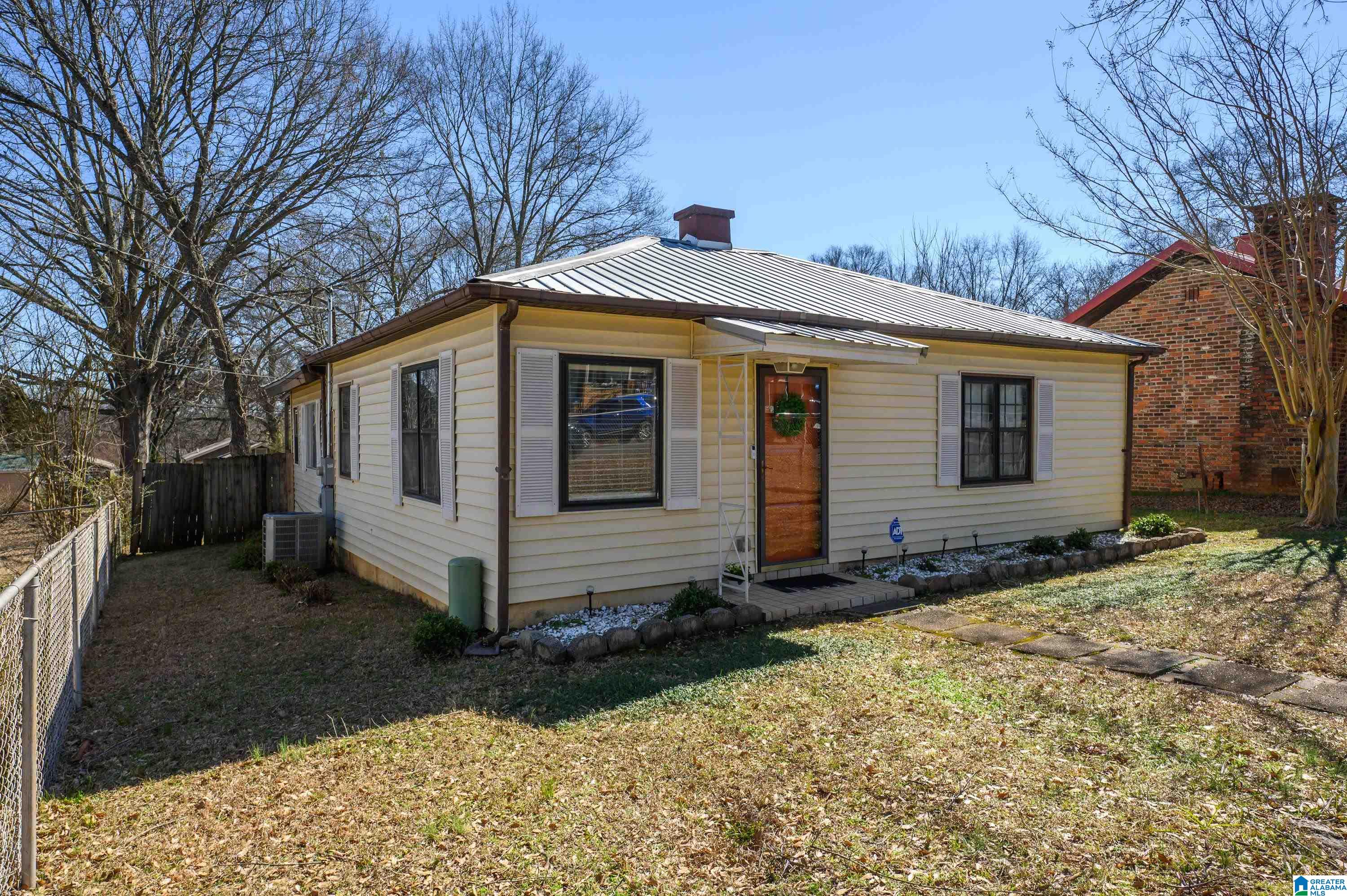 Homes for sale in Hueytown, AL | 1613 27Th Avenue N, Hueytown, AL 35023 | MLS# 21444187