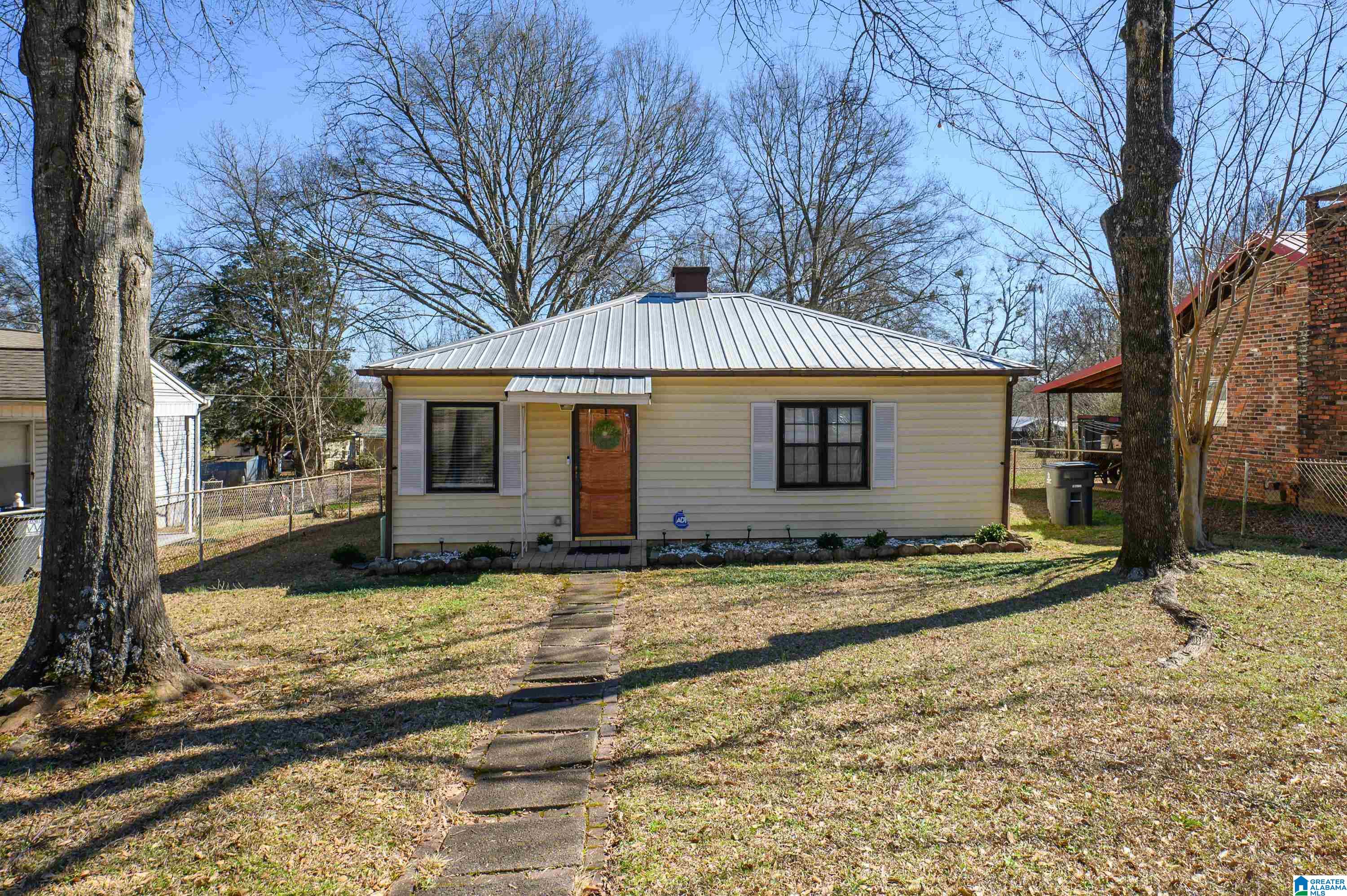 Homes for sale in Hueytown, AL | 1613 27Th Avenue N, Hueytown, AL 35023 | MLS# 21444187