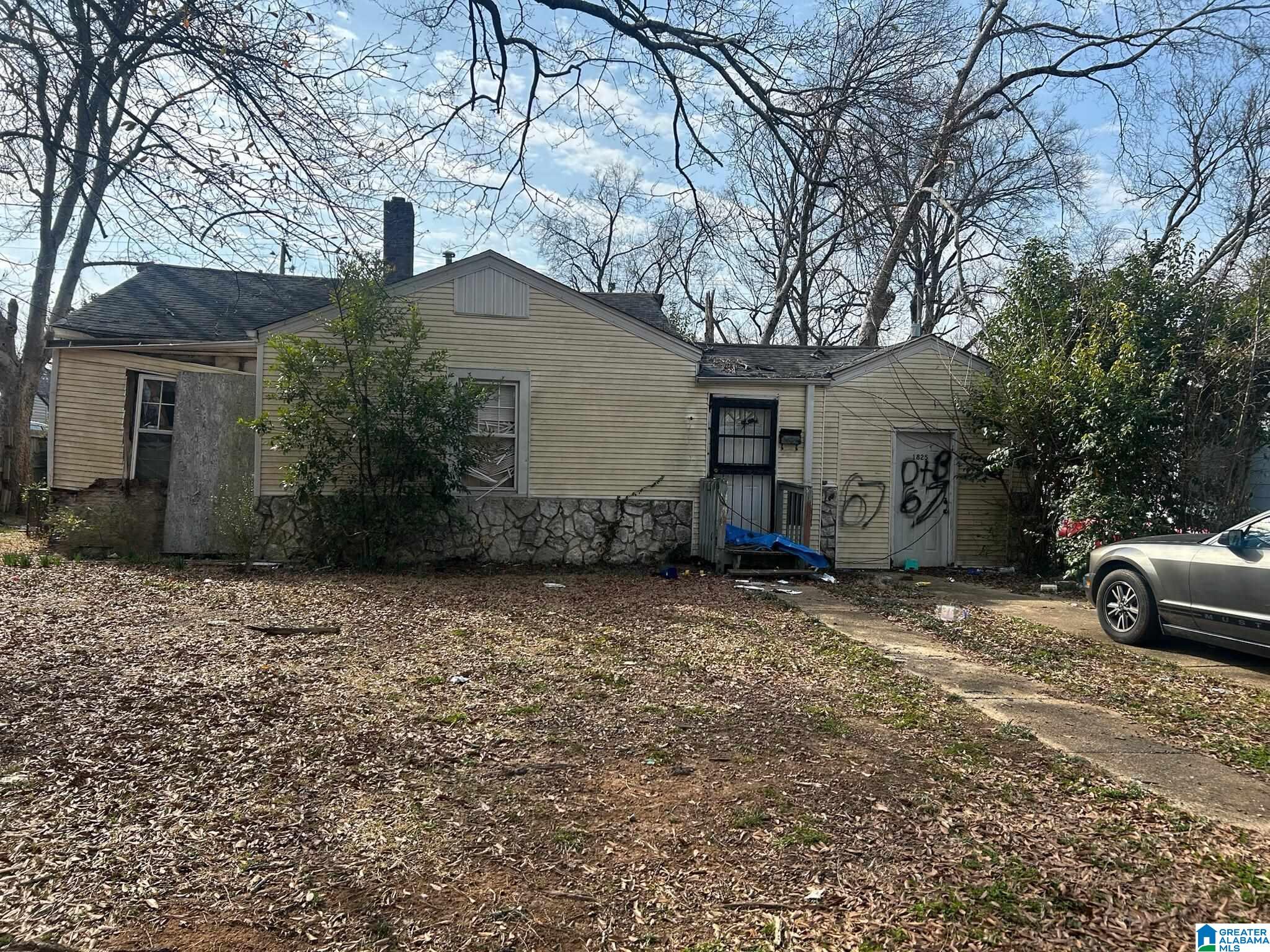 Homes for sale in Birmingham, AL | 1825 Monroe Avenue Sw, Birmingham, AL 35211 | MLS# 21444227