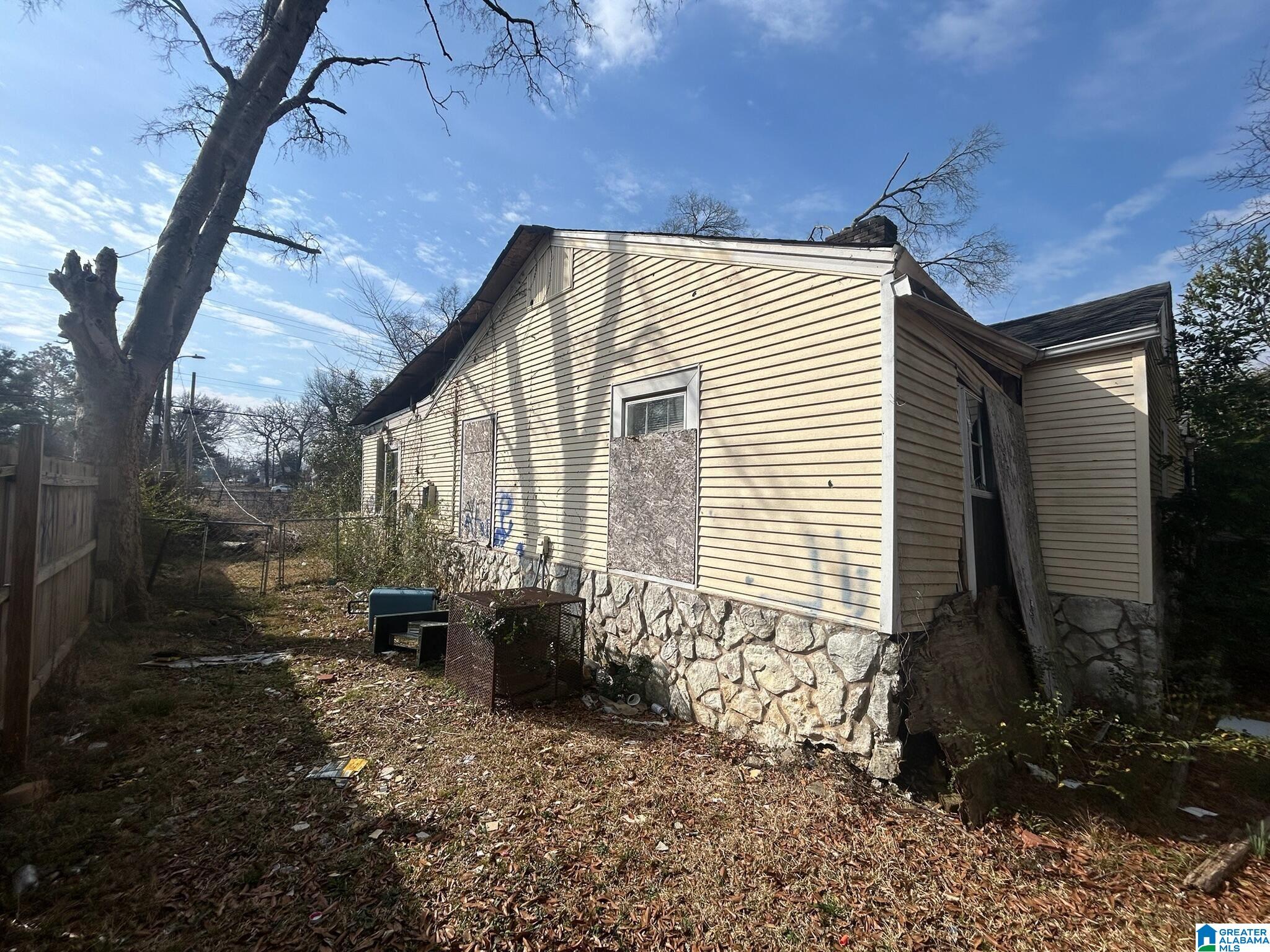Homes for sale in Birmingham, AL | 1825 Monroe Avenue Sw, Birmingham, AL 35211 | MLS# 21444227