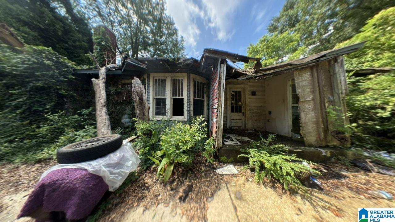 Homes for sale in Selma, AL | 417 Young Street, Selma, AL 36701 | MLS# 21444258