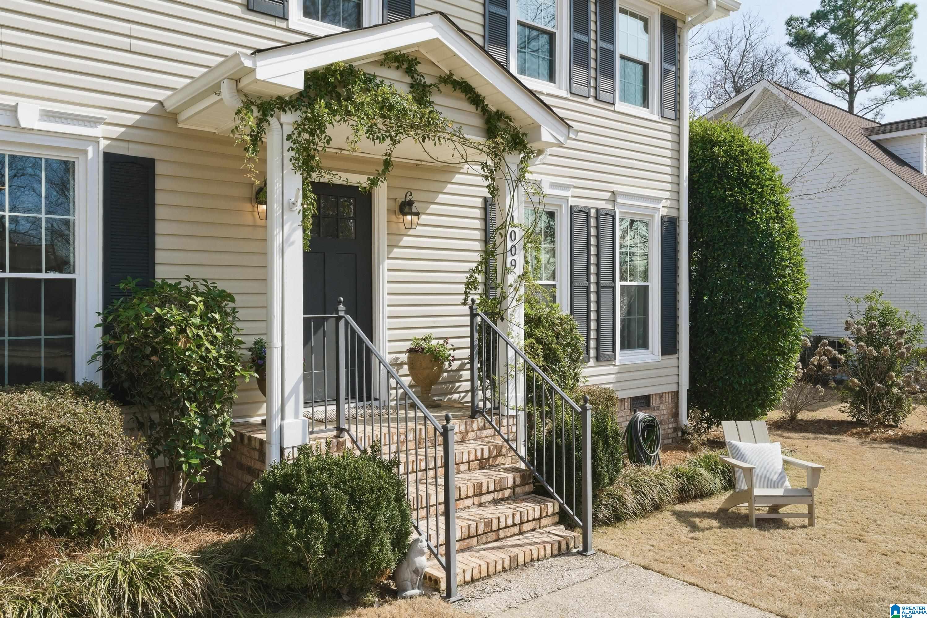 Homes for sale in Vestavia Hills, AL | 1009 Oaklawn Dr, Vestavia Hills, AL 35216 | MLS# 21444318