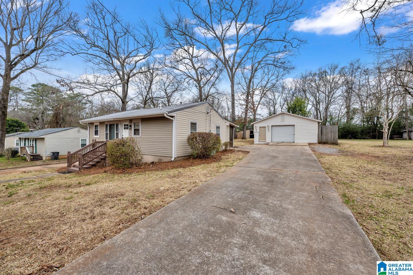 Homes for sale in Hueytown, AL | 2905 Circle Dr, Hueytown, AL 35023 | MLS# 21444353