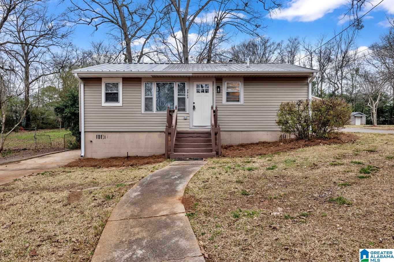 Homes for sale in Hueytown, AL | 2905 Circle Dr, Hueytown, AL 35023 | MLS# 21444353