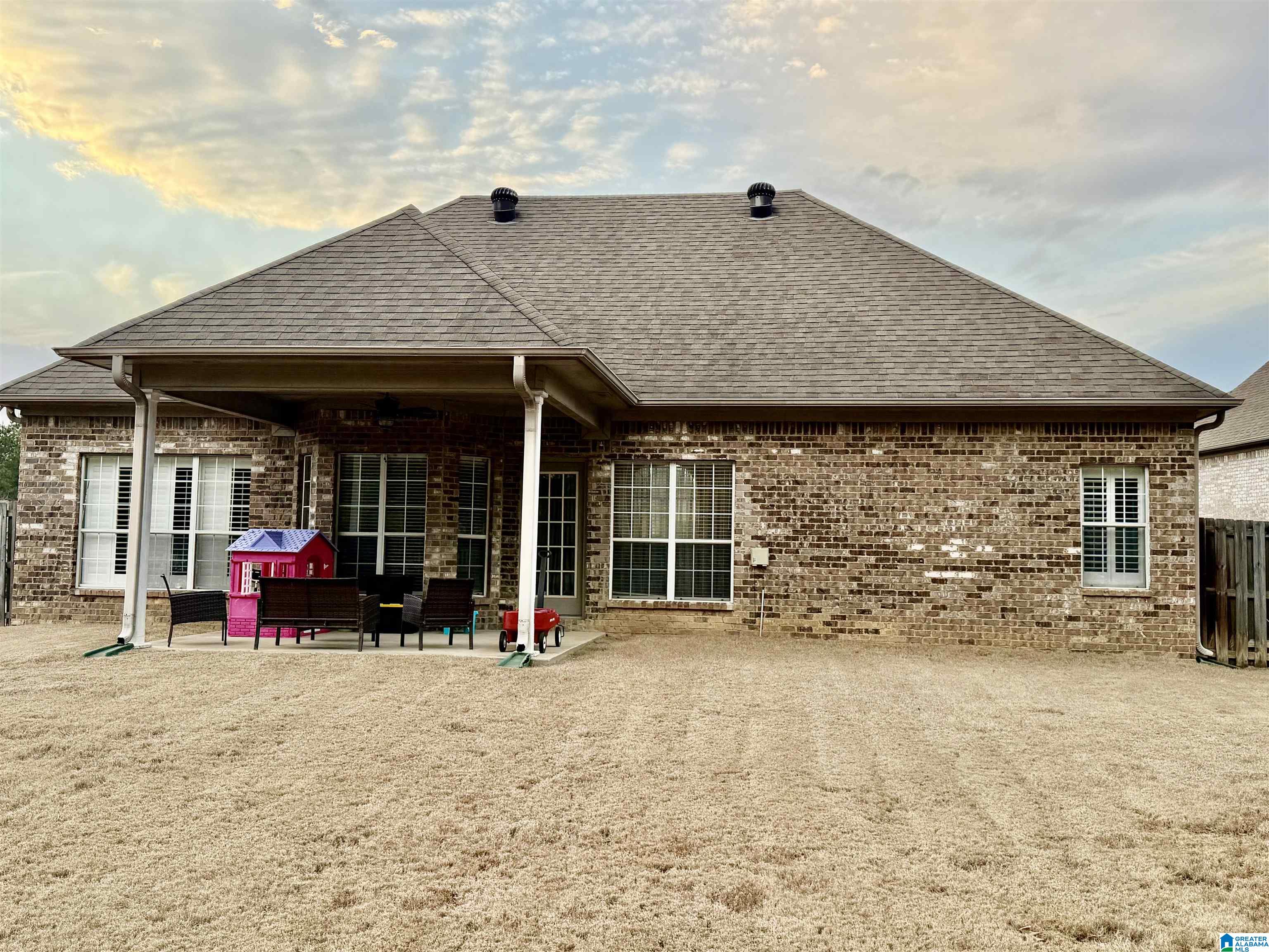 Homes for sale in Fultondale, AL | 2903 Summit Dr, Fultondale, AL 35068 | MLS# 21444357