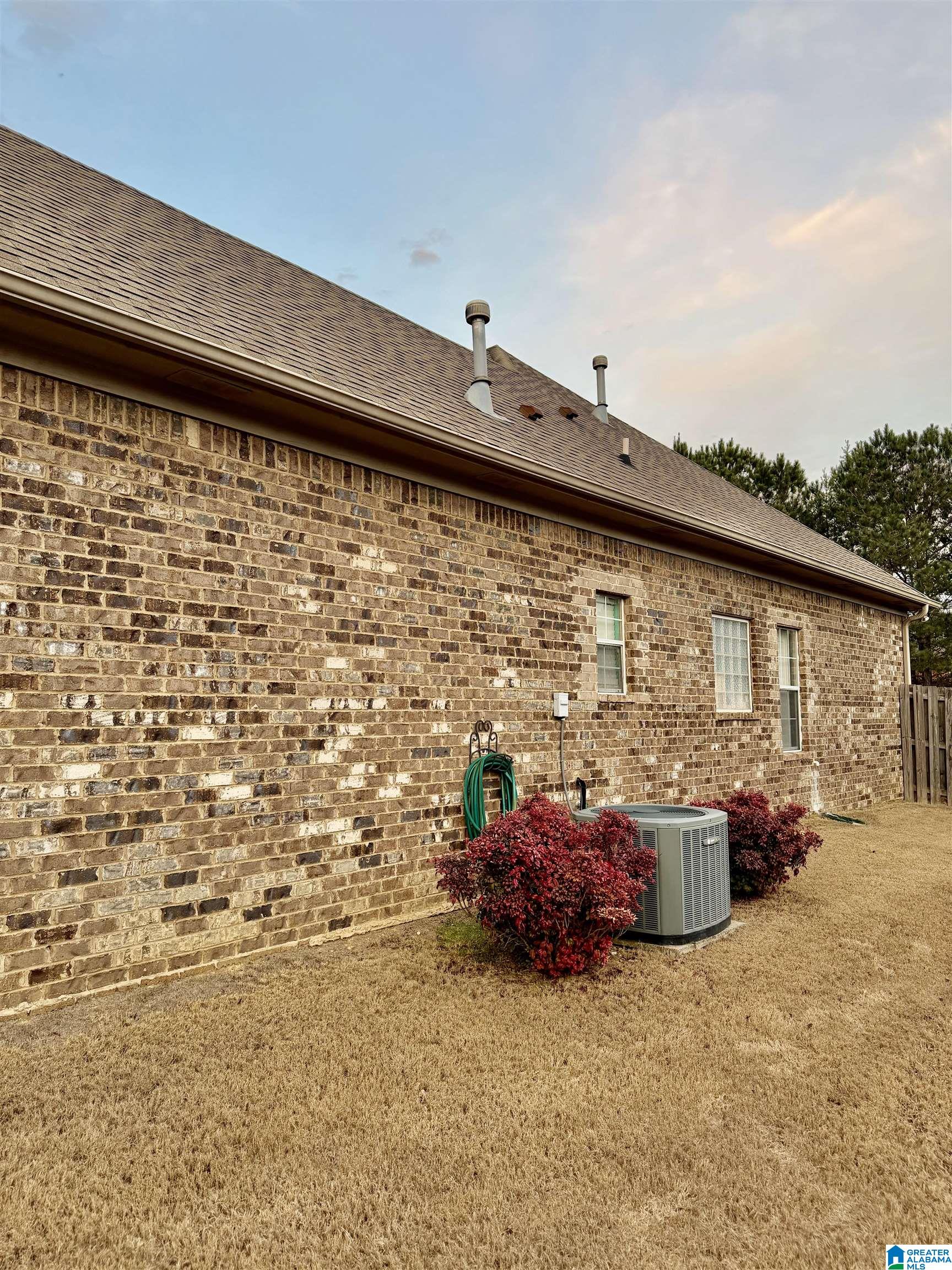 Homes for sale in Fultondale, AL | 2903 Summit Dr, Fultondale, AL 35068 | MLS# 21444357