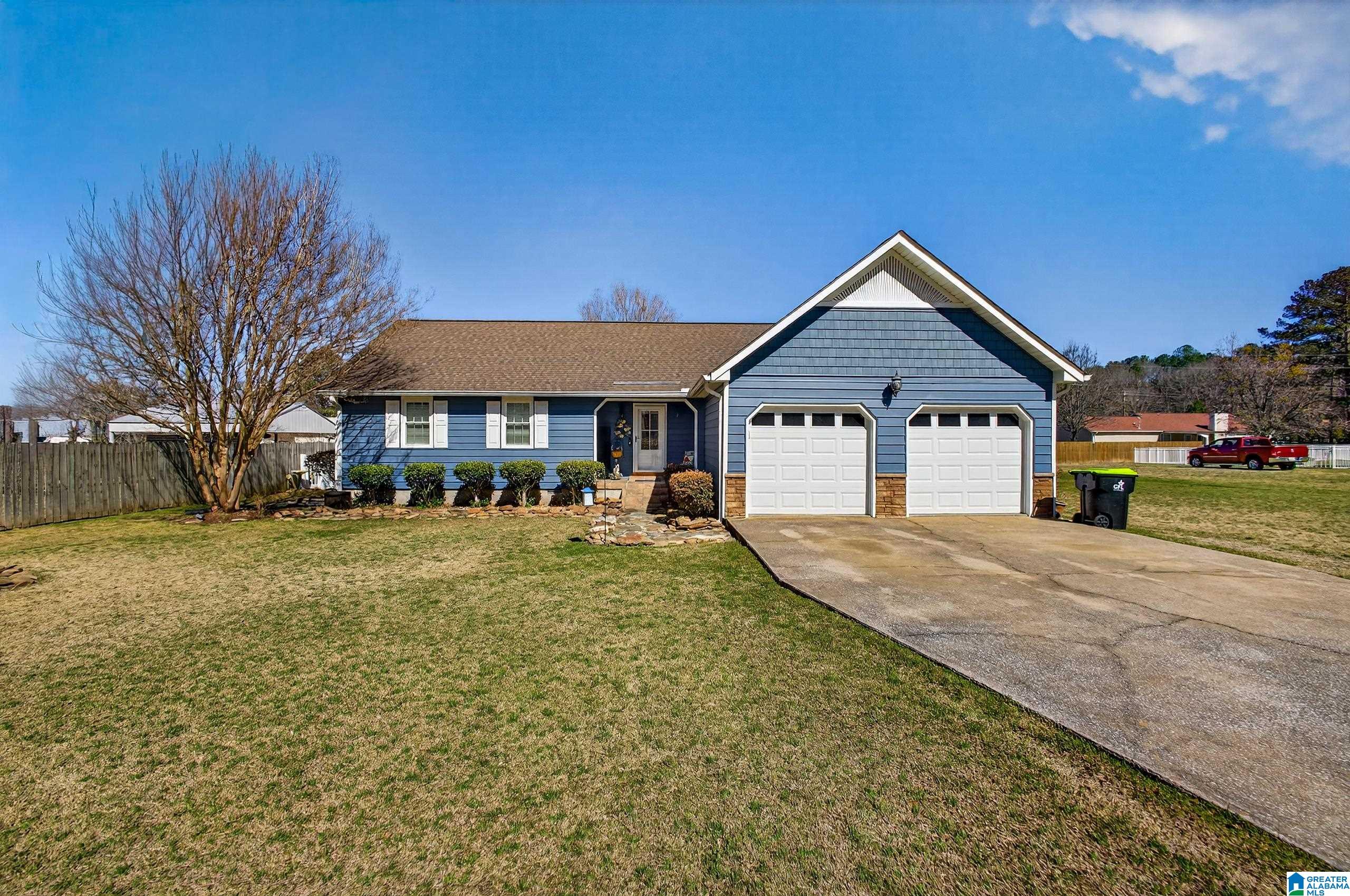 934 PINECREST CIRCLE