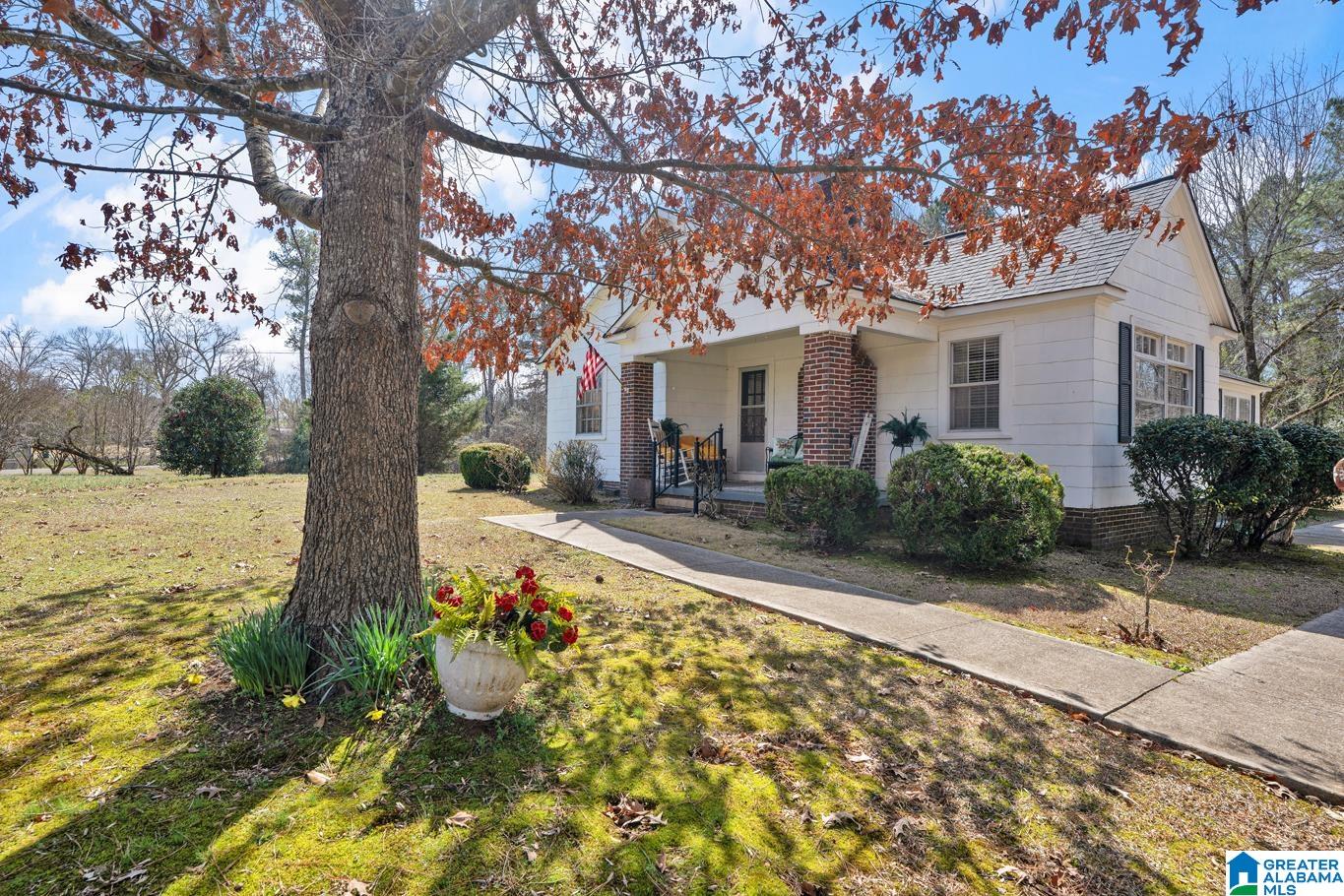 Homes for sale in Hanceville, AL | 301 Se Williams Avenue, Hanceville, AL 35077 | MLS# 21444587