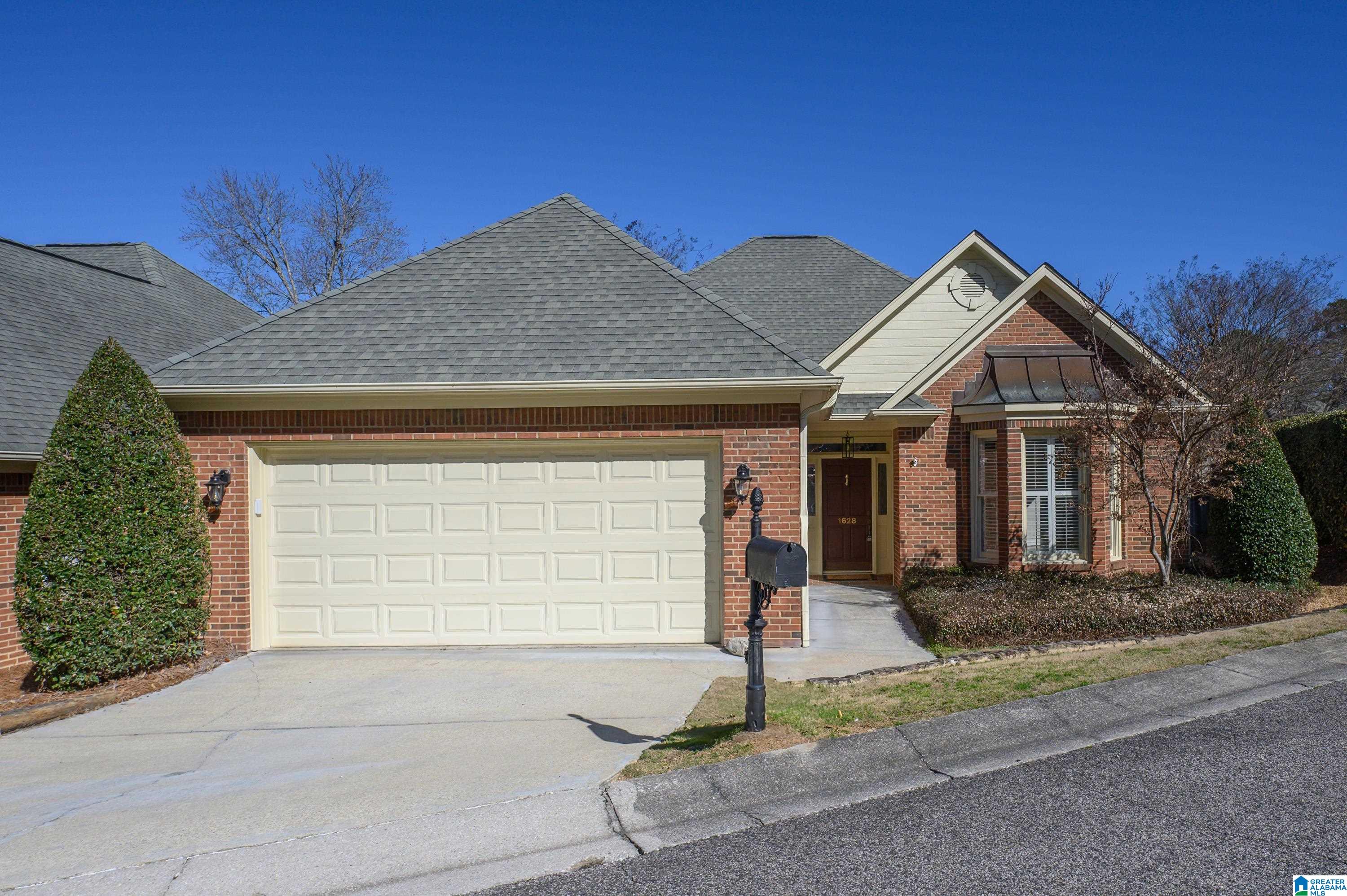 Homes for sale in Vestavia Hills, AL | 1628 Hamilton Court, Vestavia Hills, AL 35243 | MLS# 21444675