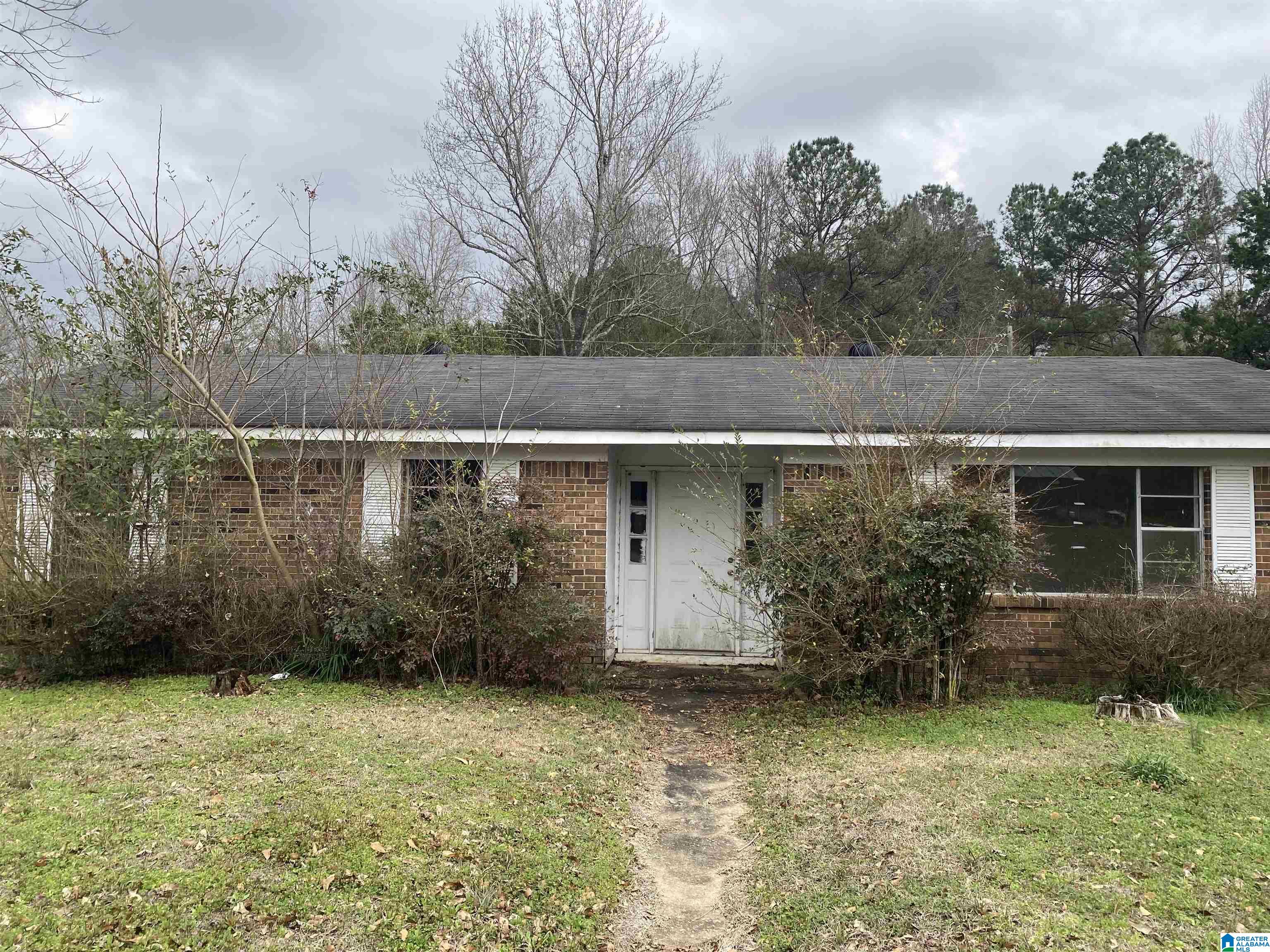 Homes for sale in Tallassee, AL | 2082 S Tallassee Dr, Tallassee, AL 36078 | MLS# 21444747