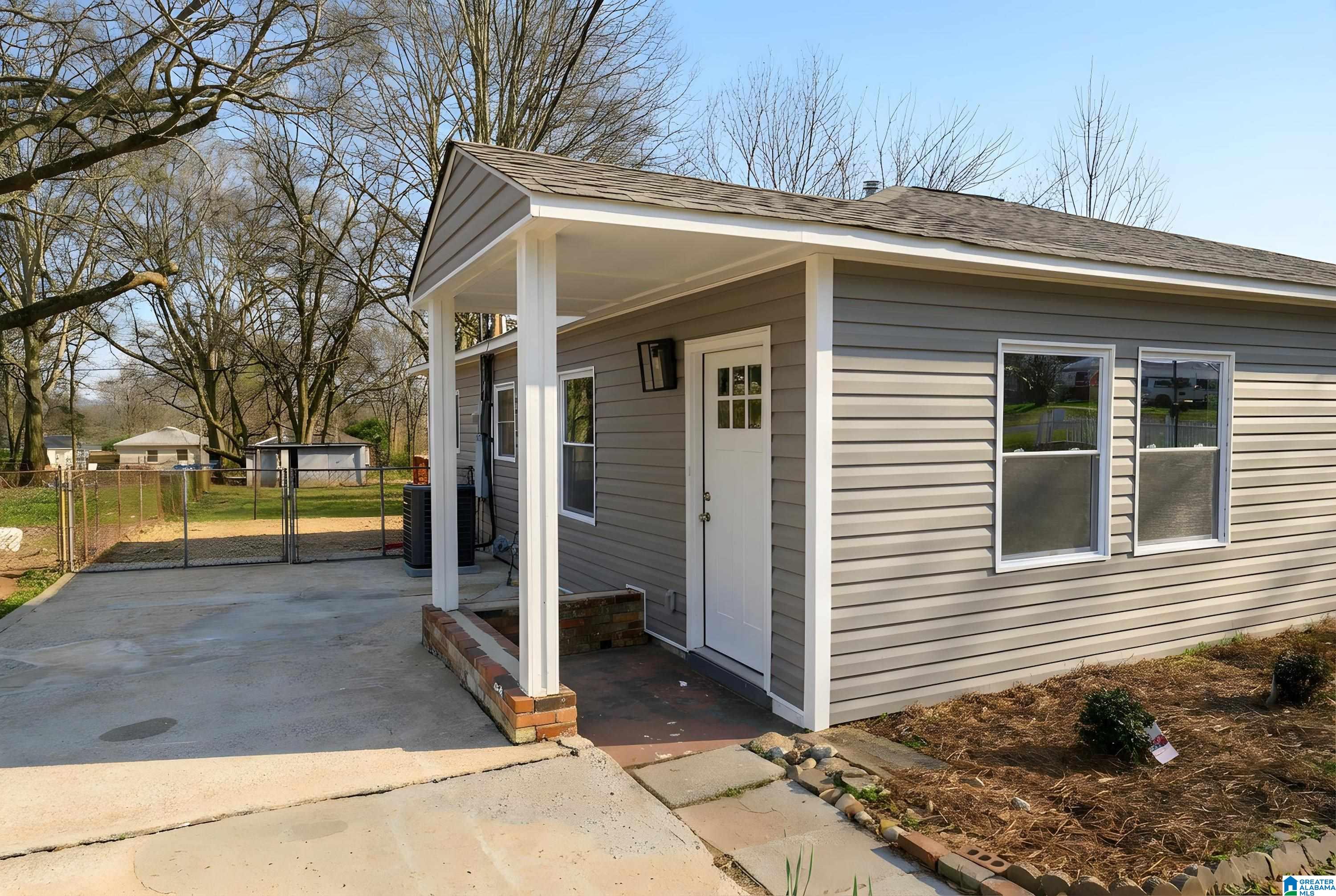 Homes for sale in Hueytown, AL | 1551 27Th Avenue N, Hueytown, AL 35023 | MLS# 21444821