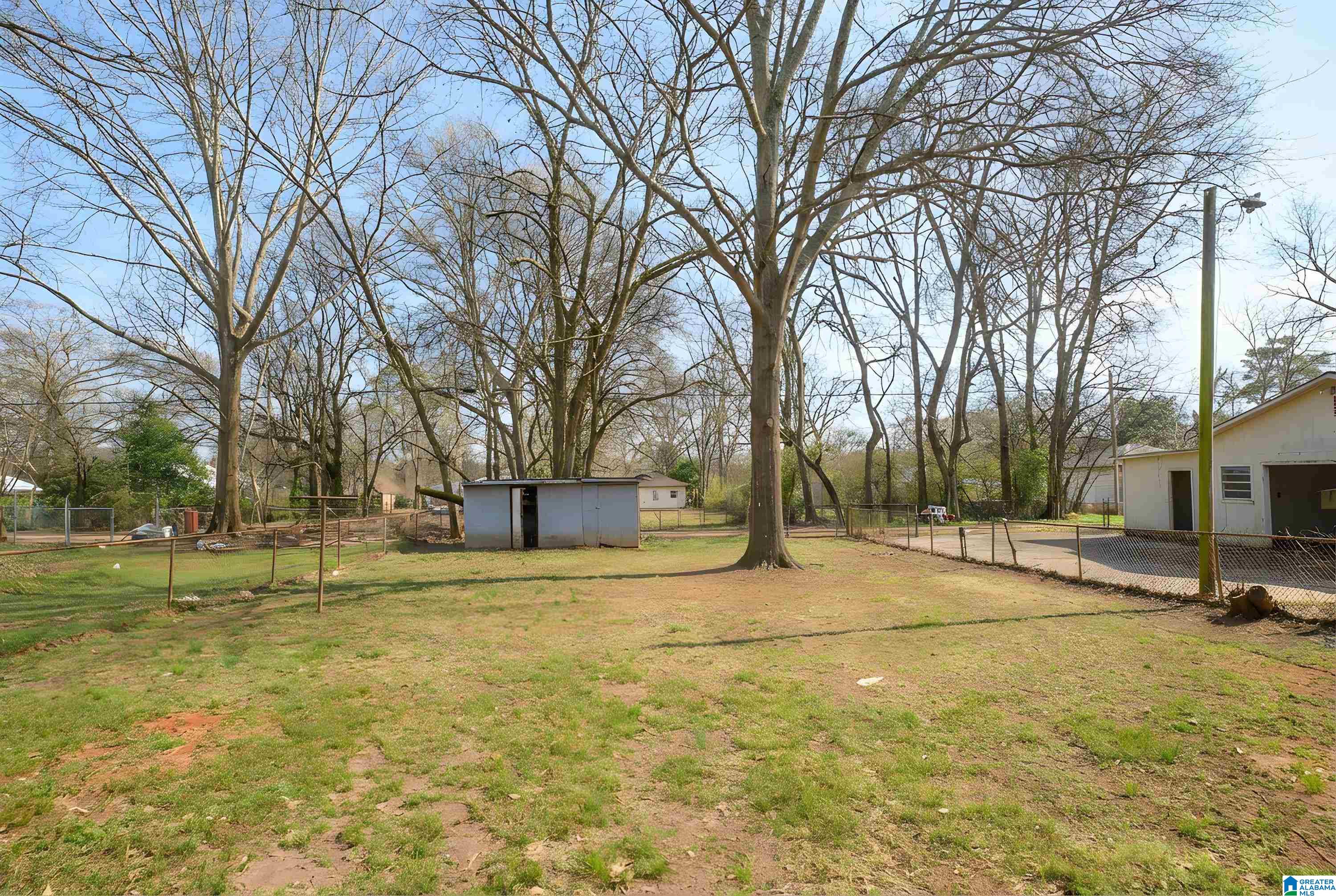 Homes for sale in Hueytown, AL | 1551 27th Avenue N, Hueytown, AL 35023 | MLS# 21444821